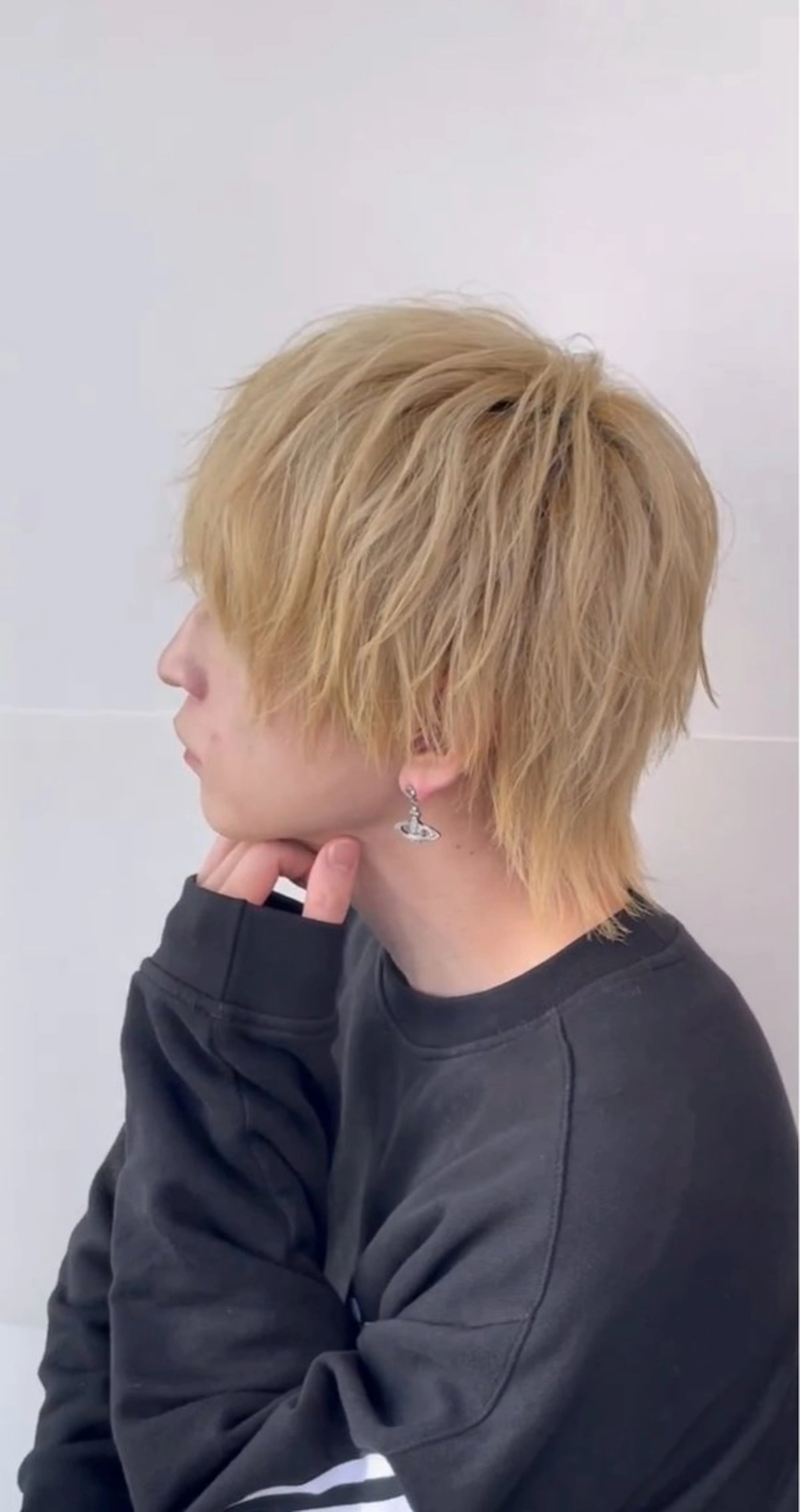 カラー メンズ メンズブリーチ メンズウルフカット ブリーチ ブロンド ウルフカット カット ヘアカラー GOTODAY シェアサロン所属・メンズウルフ🐺/ ブリーチ/MOMOのヘアスタイル