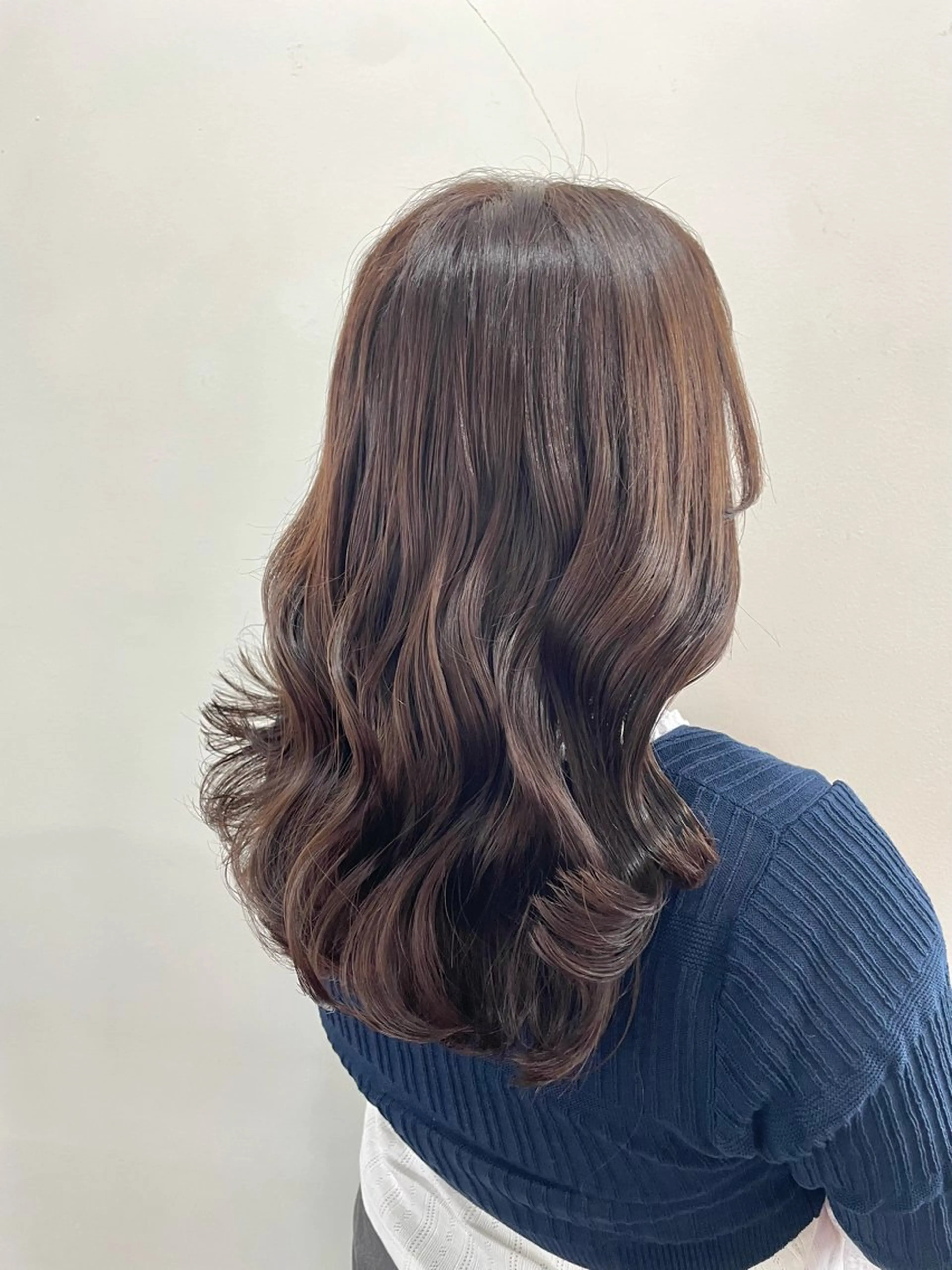 セミロング カラー ベージュカラー ブリーチ ブラウンカラー 透明感カラー ブリーチなしカラー カット ヘアカラー トリートメント mopa所属・mopa_kaede 暖色カラー/ロングのヘアスタイル