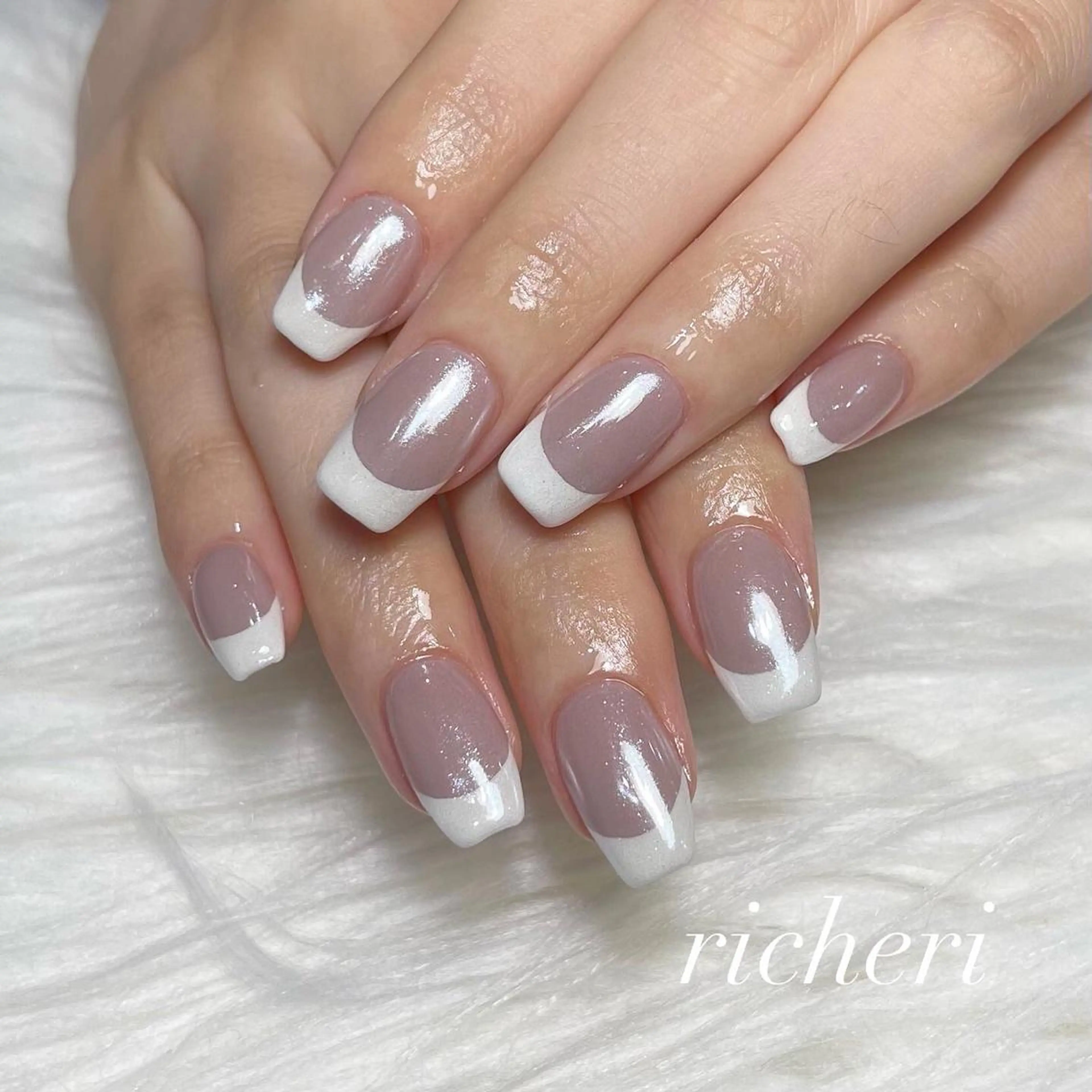 ミディアム ネイル 韓国風ヘア アートネイル フレンチネイル ジェルネイル ガラスフレンチ richeri beautyのエステ・リラクイメージ