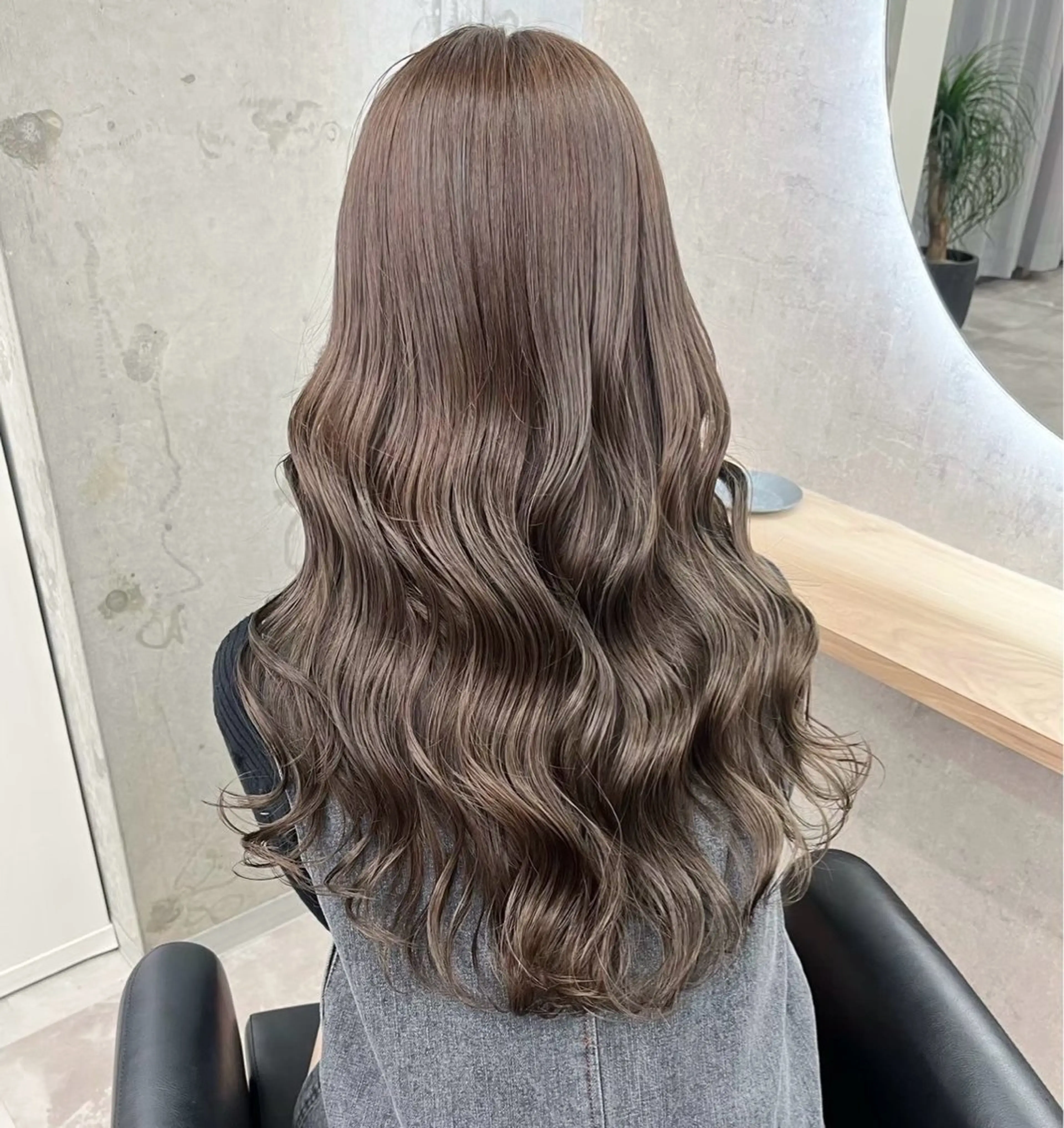 カラー ヘアカラー よしもと ひなのヘアスタイル