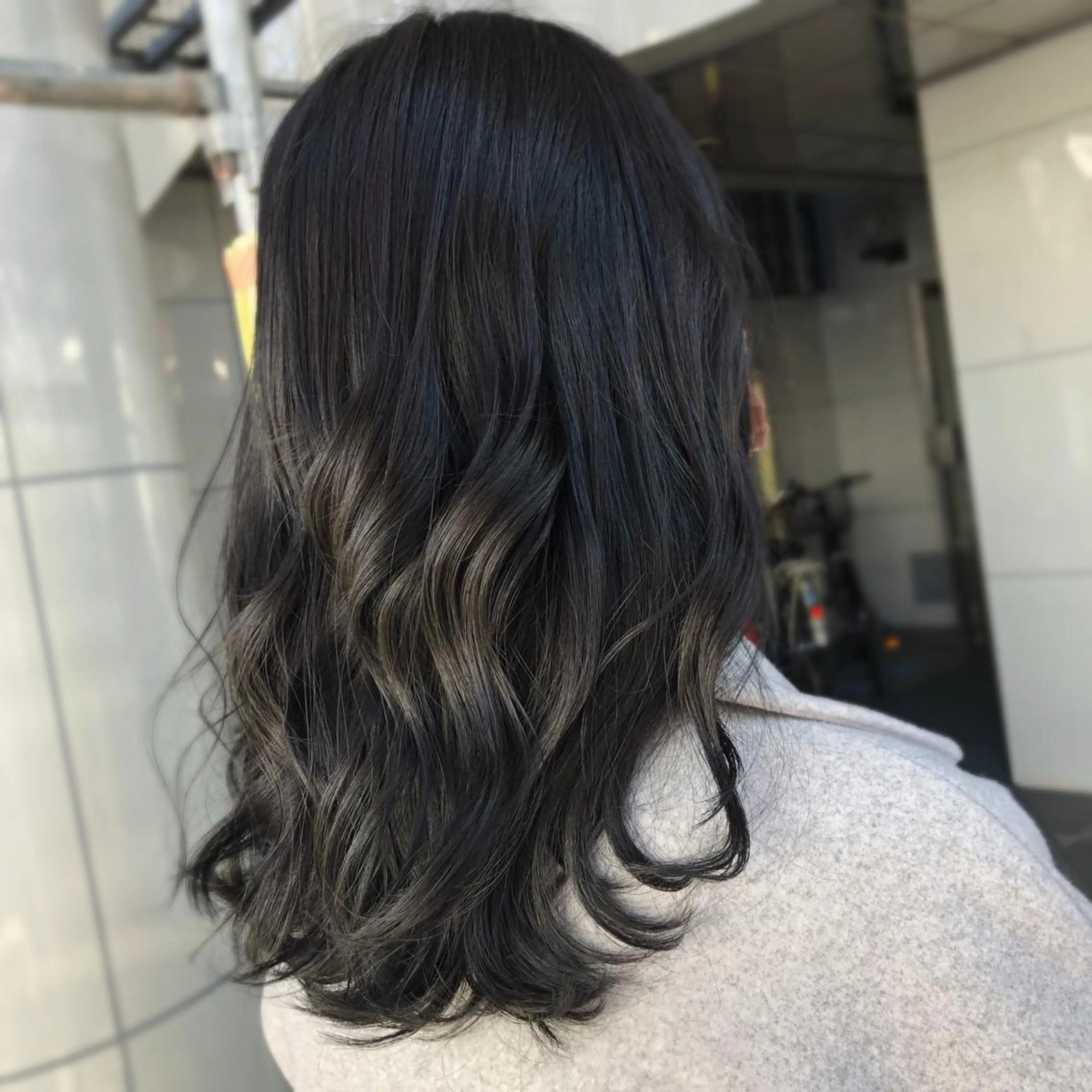 セミロング カラー カット ヘアカラー トリートメント 山崎 絵莉香のヘアスタイル