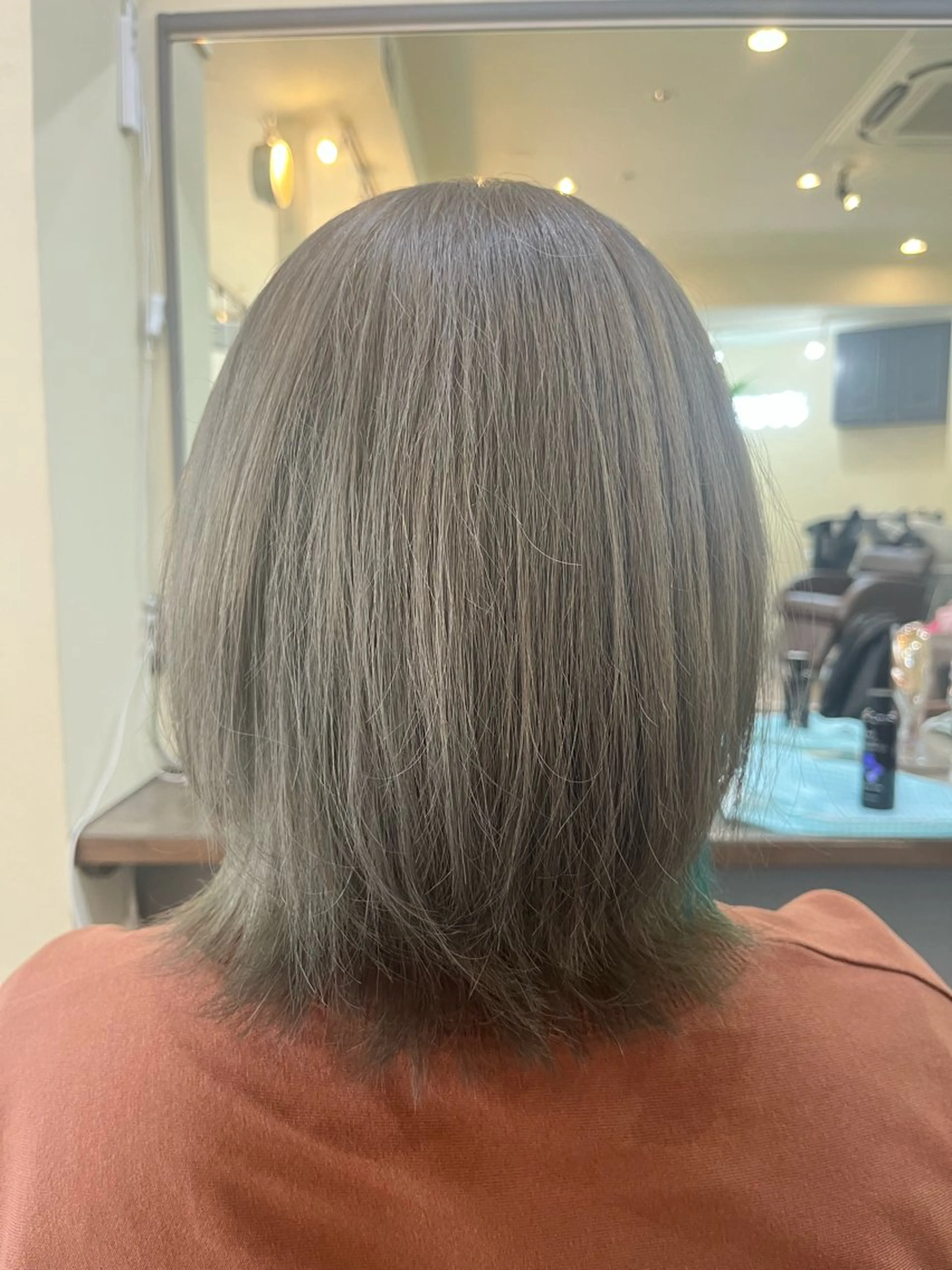 カラー バレイヤージュ ブリーチ ケアブリーチ ダブルカラー イヤリングカラー 戸川 紗良のヘアスタイル