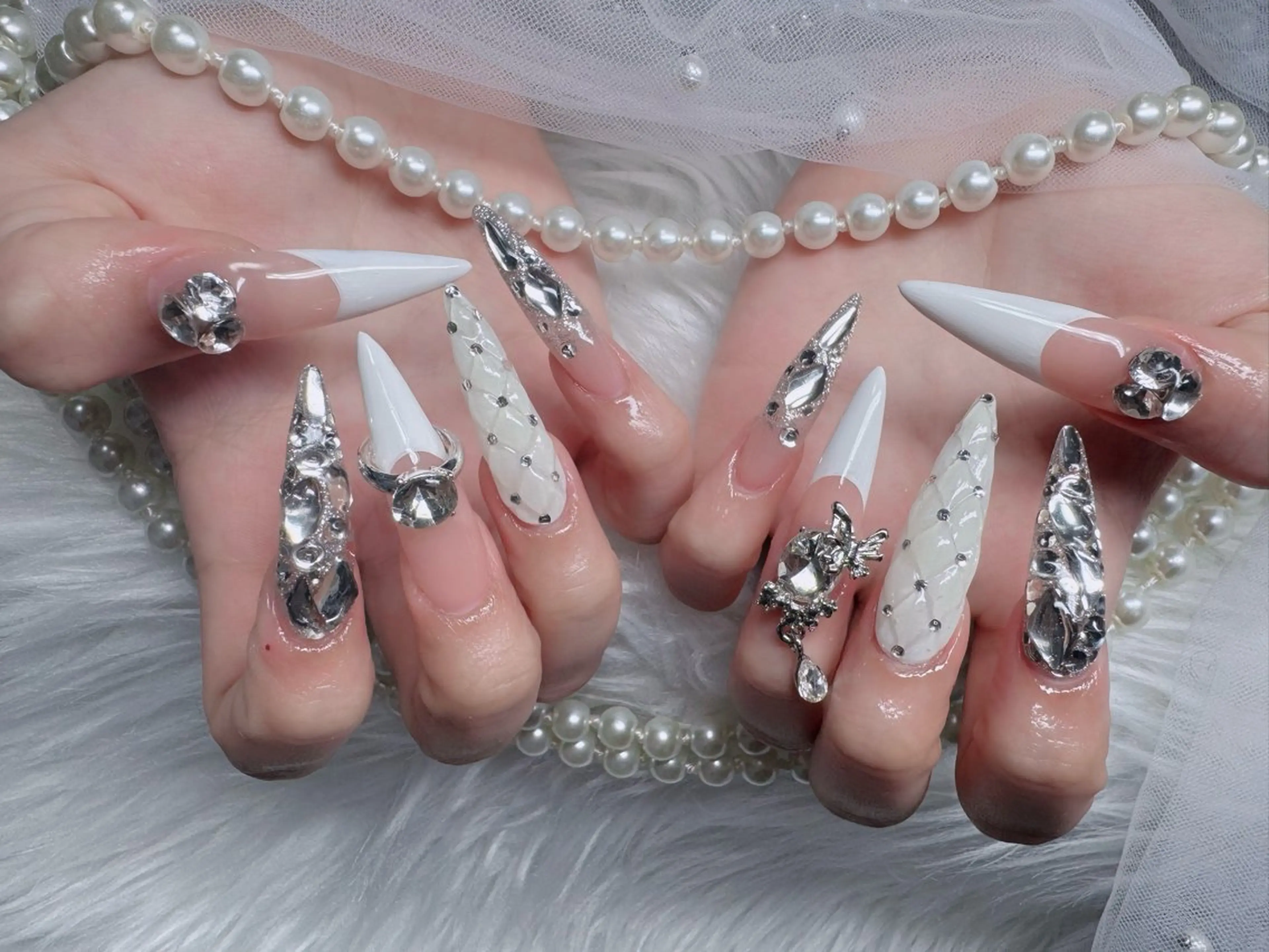 ネイル フレンチネイル ジェルネイル ガラスフレンチ ハロウィン ハート ハンドネイル H.baby Nail Salonのネイルデザイン