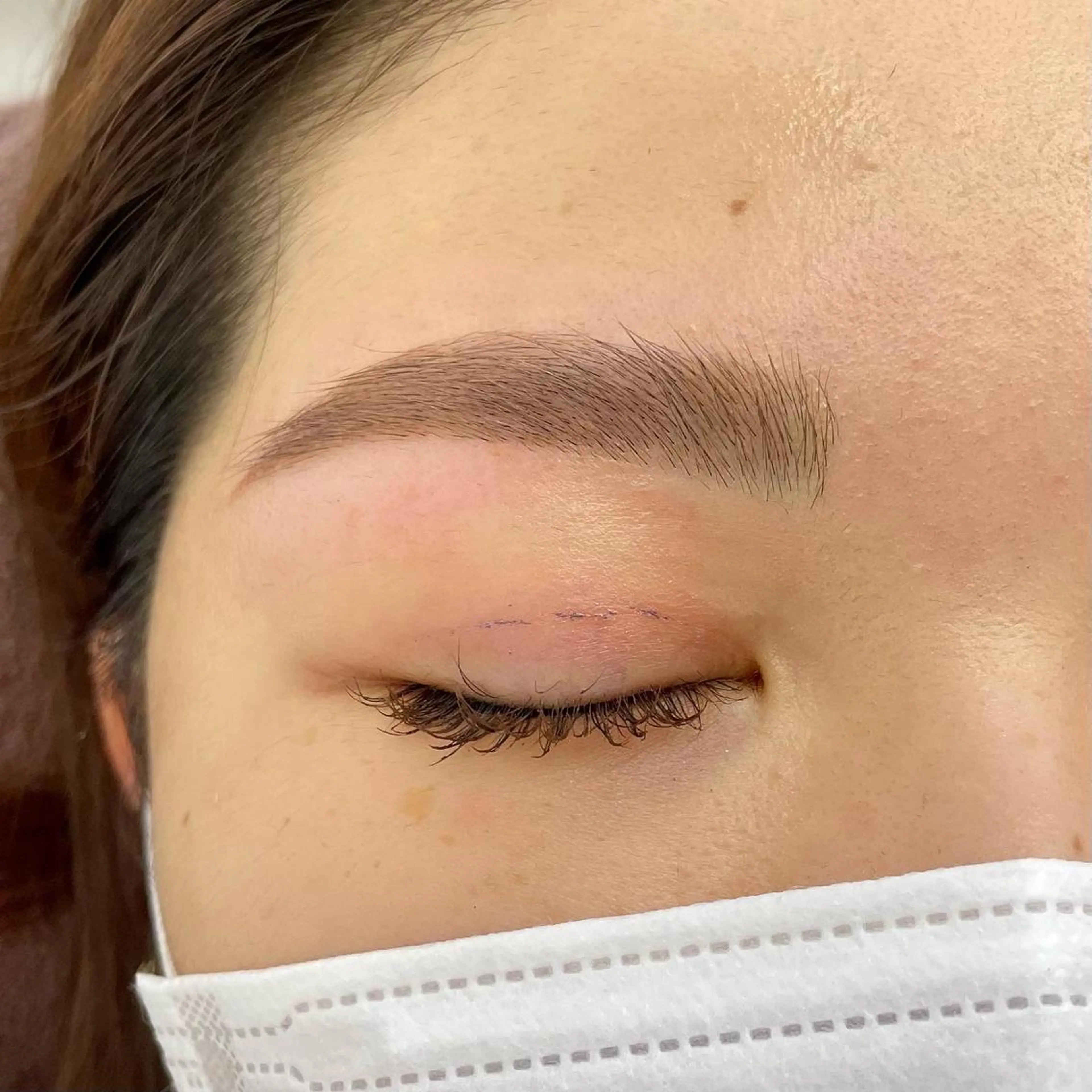 アイブロウ 眉毛ワックス脱毛 鍵山 千秋のヘアスタイル