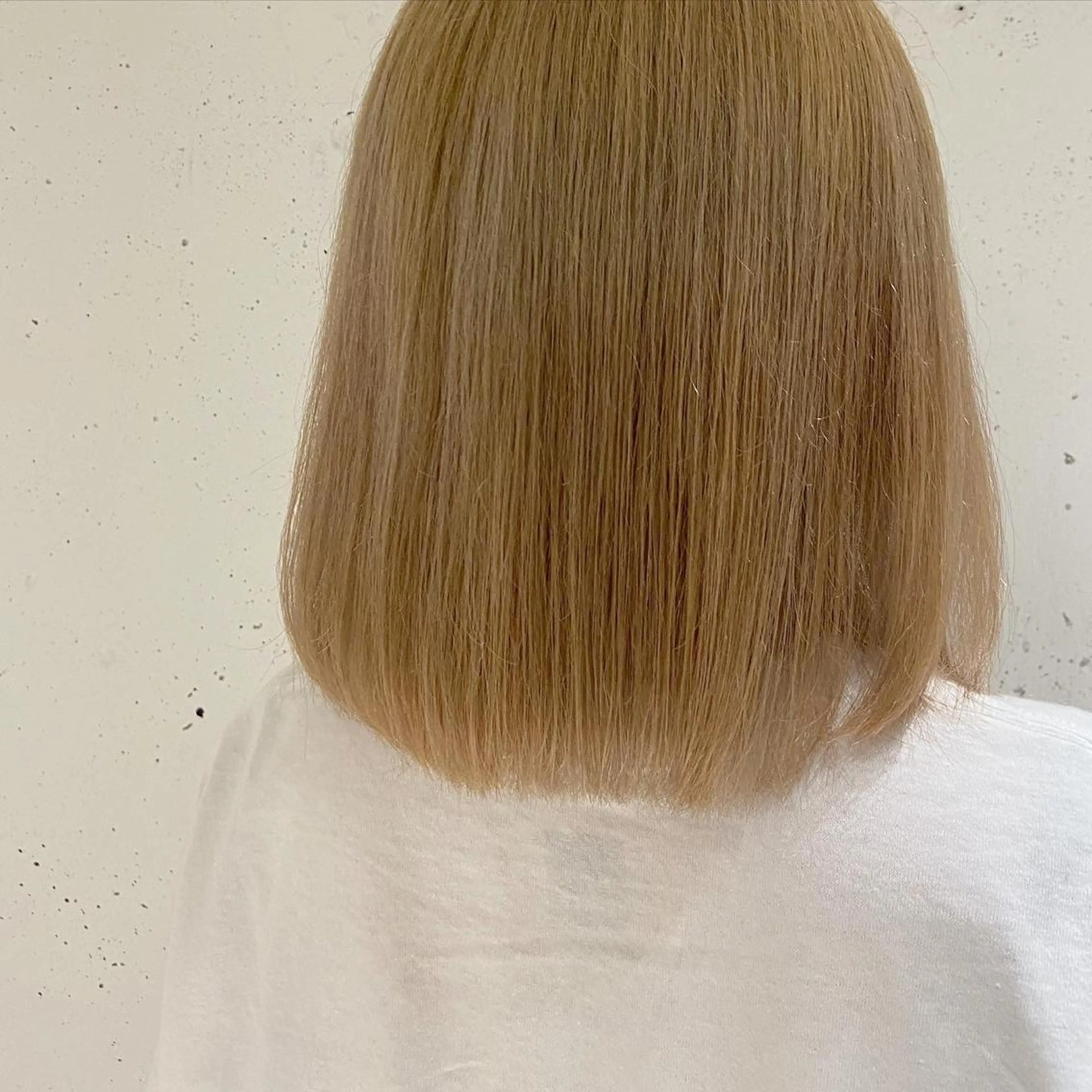 ミディアム カラー ベージュカラー ブリーチ ブロンド ケアブリーチ ダブルカラー カジュアルを女っぽく 𝗮𝘆𝗮𝗰𝗼のヘアスタイル