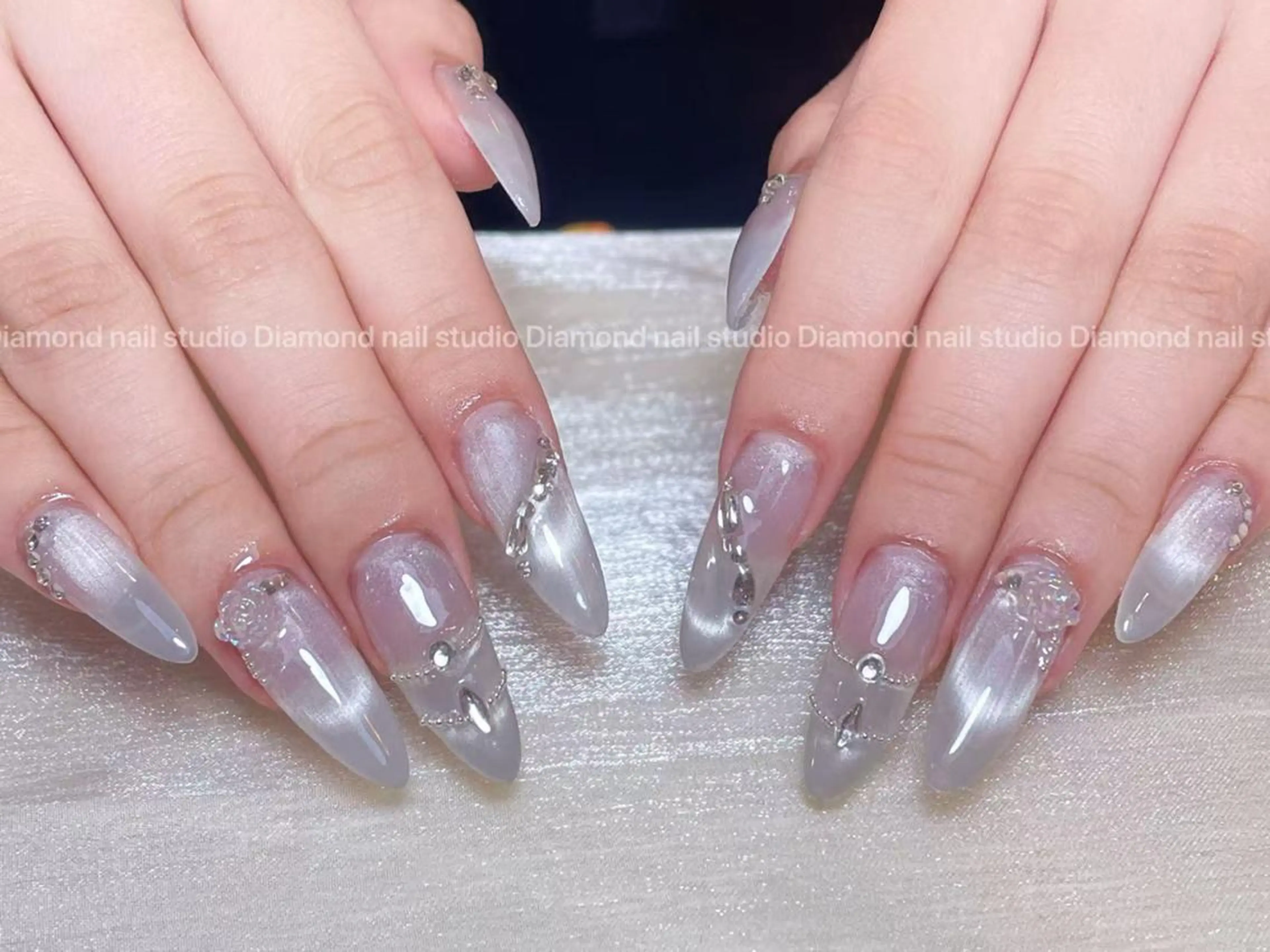 ネイル アートネイル オーロラネイル ガーリー キラキラネイル マグネットネイル ハンドネイル DIAMOND 💅のネイルデザイン