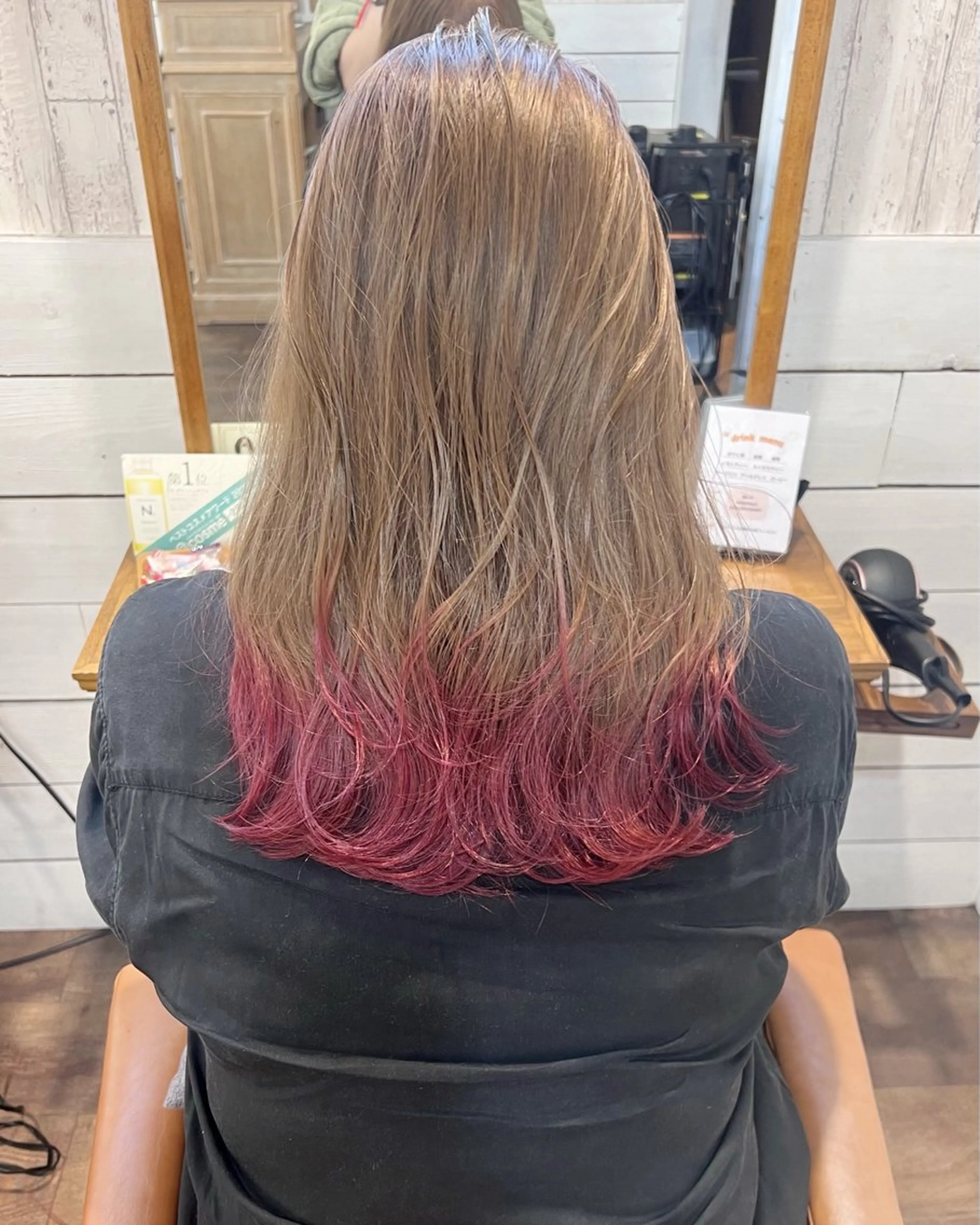 ロング 切りっぱなしボブ アッシュ ボブ 髪質改善 トリートメント ヘアカラー トリートメント ダブルカラー　/ インナーカラーMiiのヘアスタイル