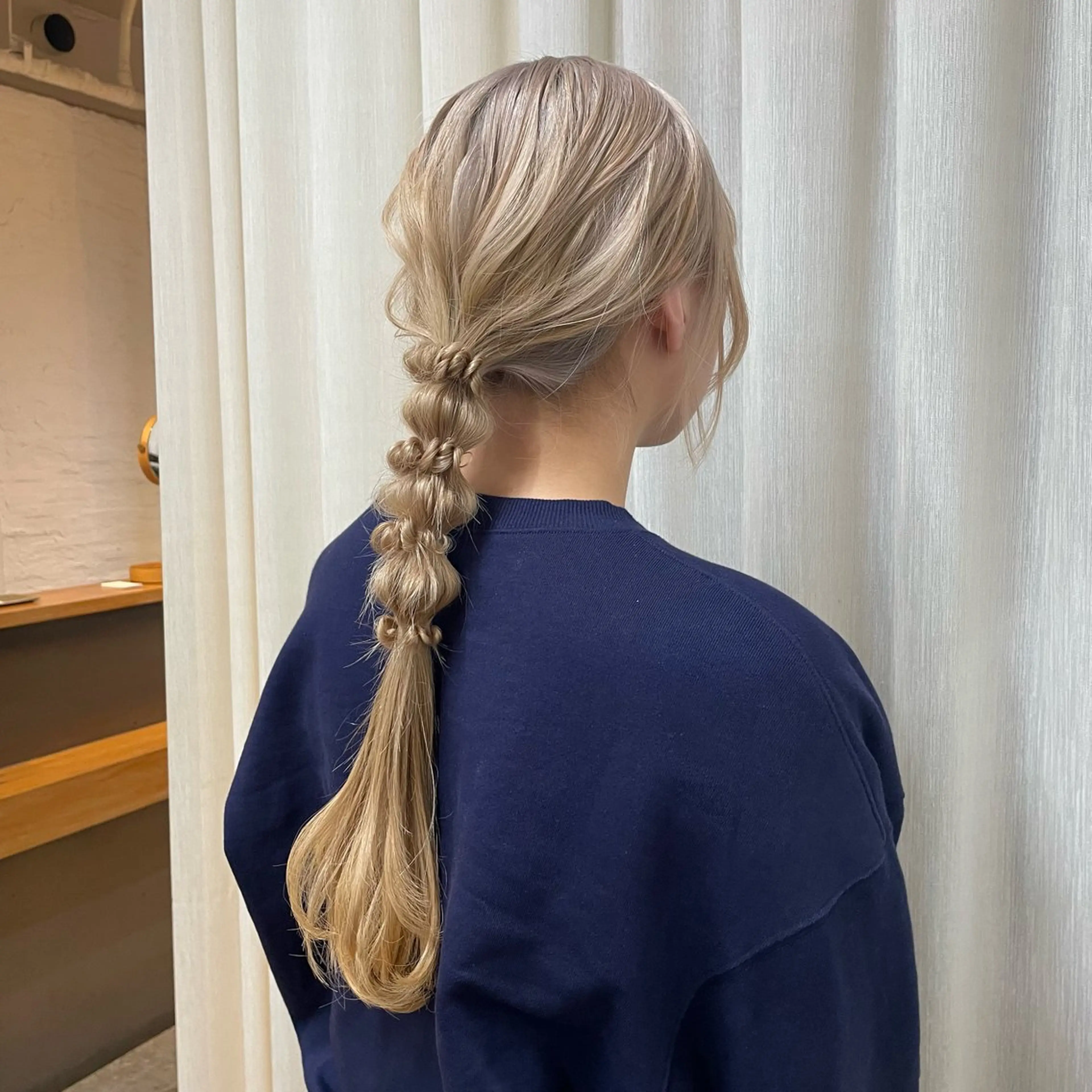 ロング ヘアアレンジ mina / 透明感ベージュカラーのヘアスタイル