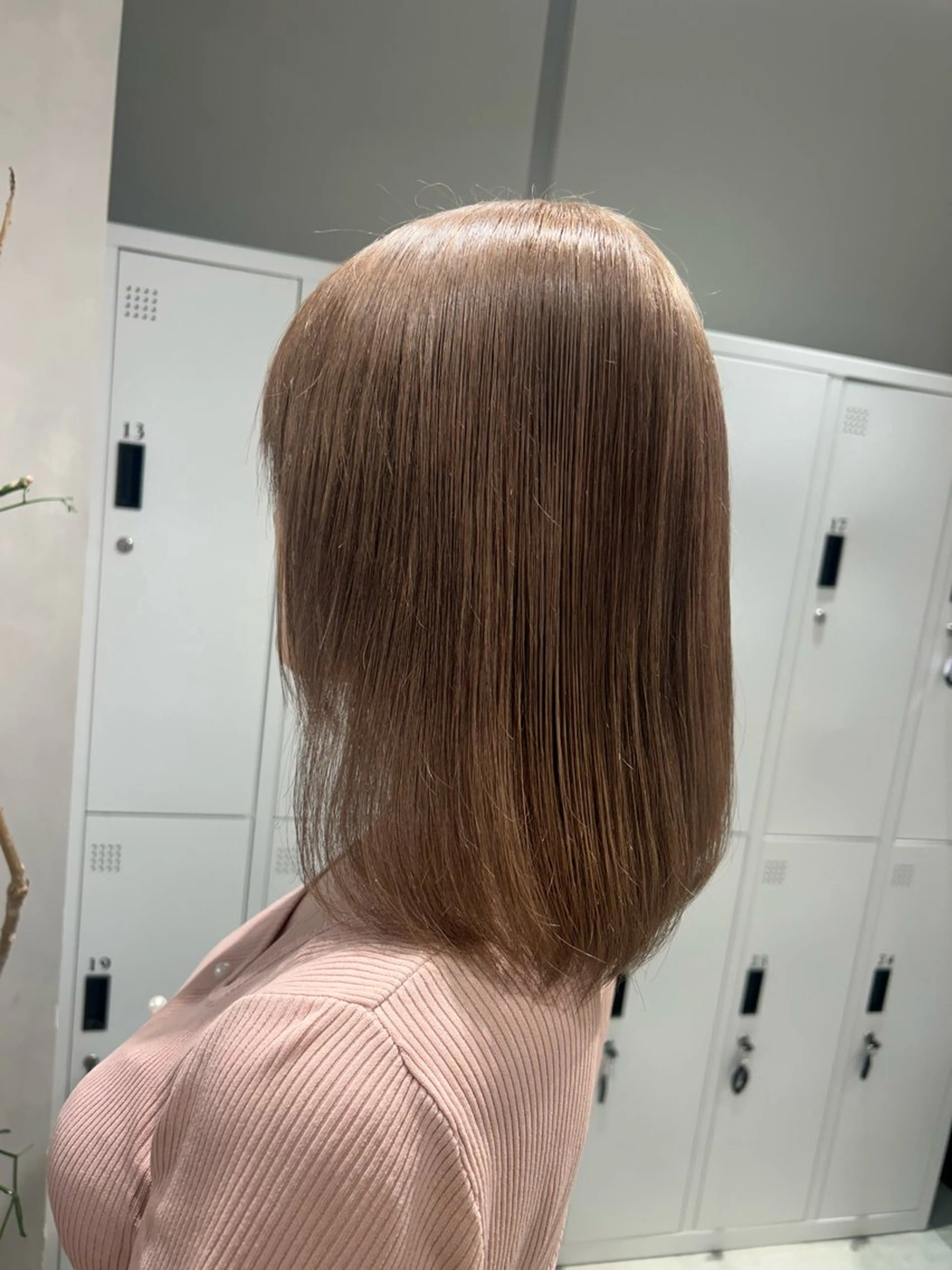 ミディアム カラー ベージュカラー ミルクティーベージュ カット ヘアカラー ピンク/ベージュ /似合わせ/田島百華のヘアスタイル