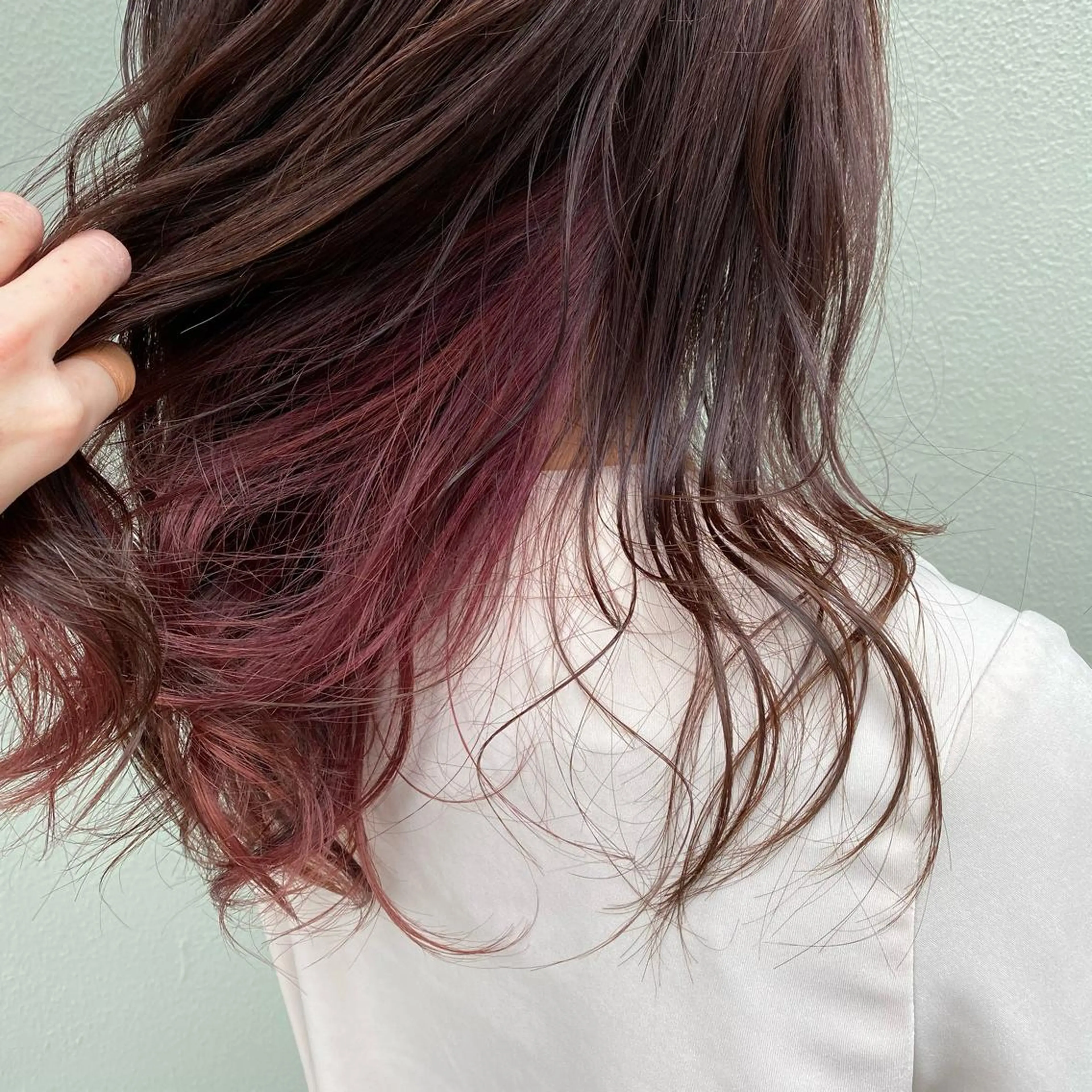 ロング カラー カシス ピンクカラー 岡村 玲奈のヘアスタイル