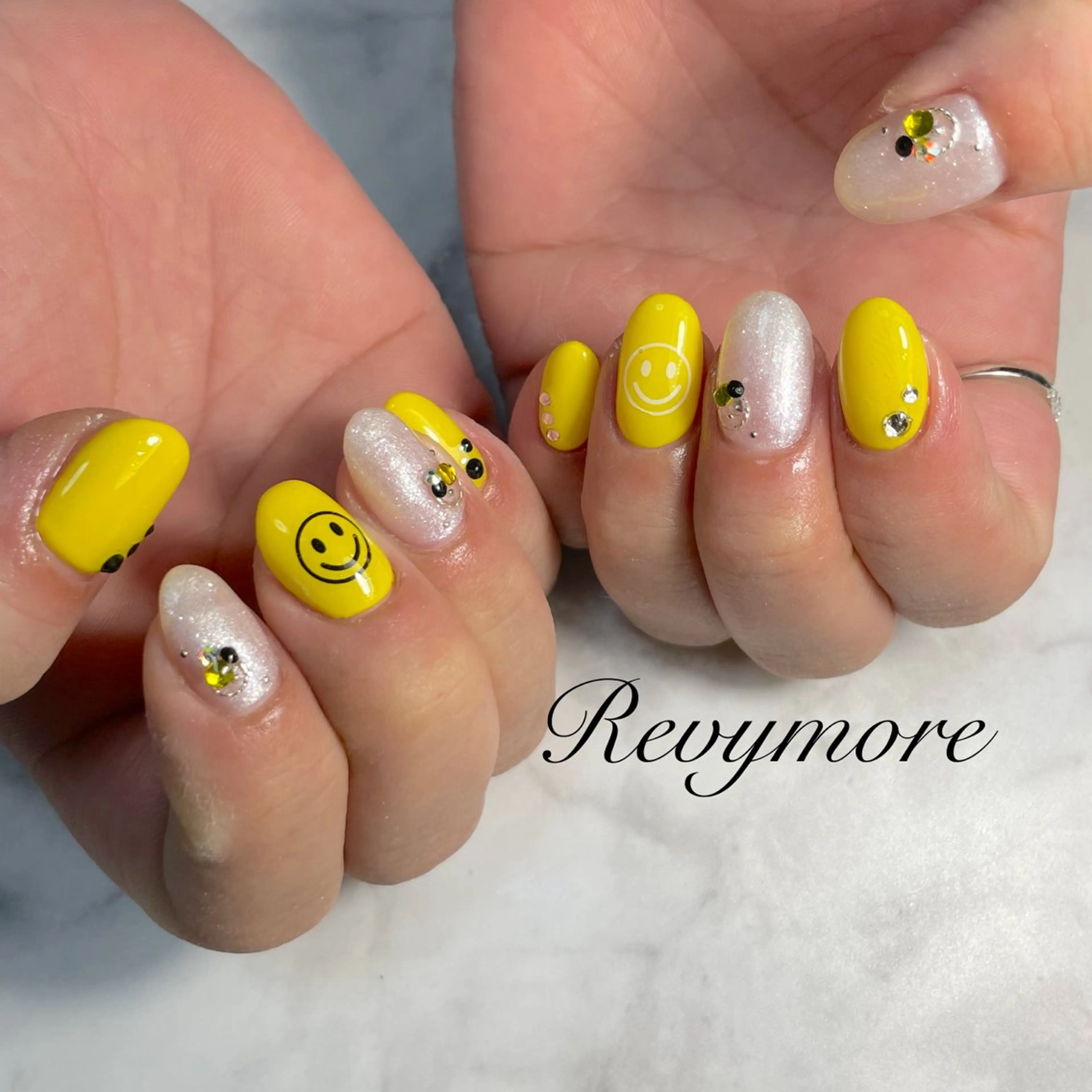 ネイル ジェルネイル キラキラネイル 韓国ネイル ニュアンスネイル オフィスネイル nail salon Revymore所属・nail salon Revymoreのネイルデザイン