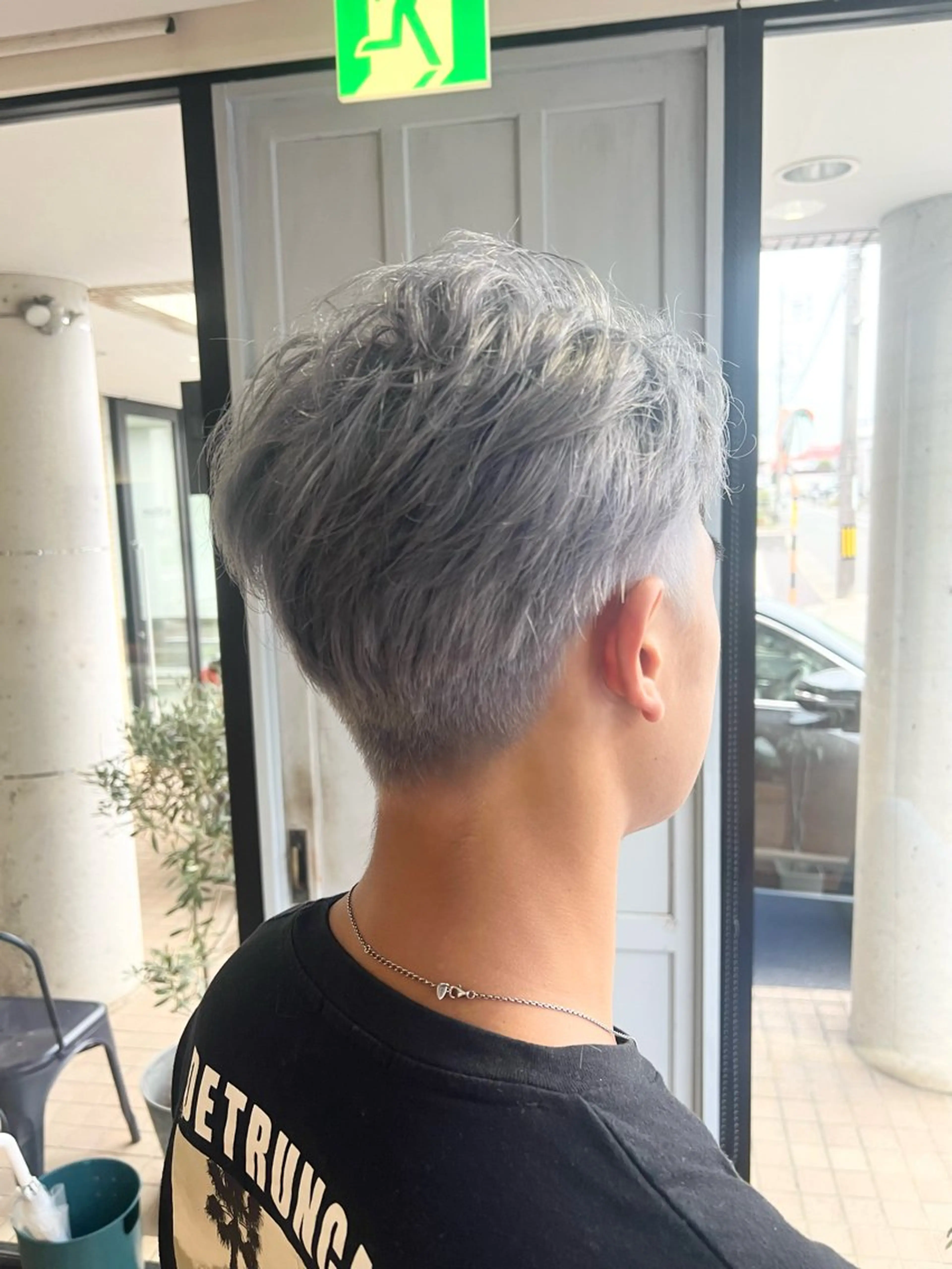 カラー メンズ メンズブリーチ ブリーチ シルバー ヘアカラー トリートメント 堀 望美のヘアスタイル