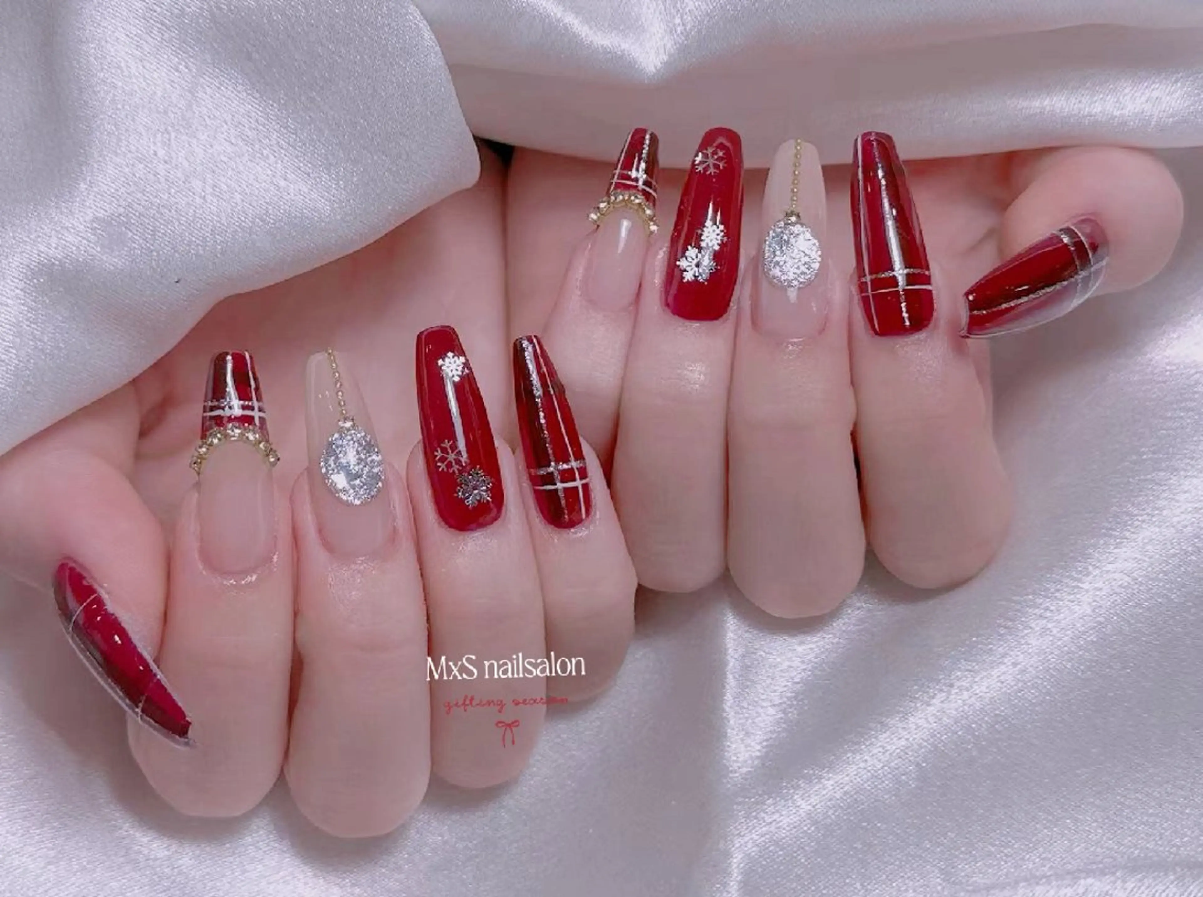 ネイル ジェルネイル 韓国ネイル マグネットネイル パラジェル ワンホンネイル ハンドネイル ハンドケア MxS Nail(長さだし/フィルイン/マグネット/韓国ネイル/ワンホンネイル/ワンカラー)所属・MxS リィリィのネイルデザイン