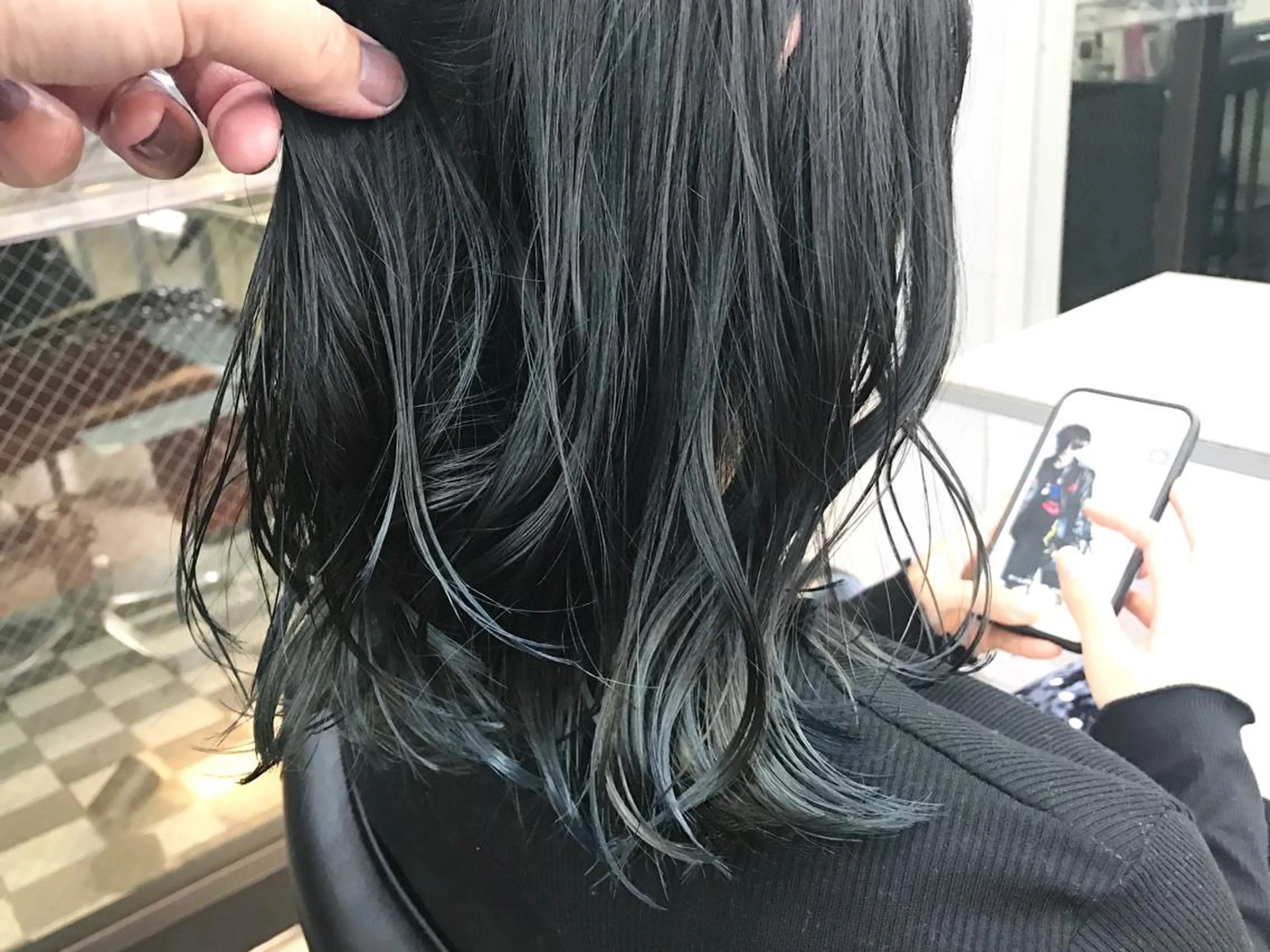 ミディアム カラー ヘアアレンジ ブリーチ ネイビーカラー 透明感カラー× レイヤーカット✨高梨のヘアスタイル