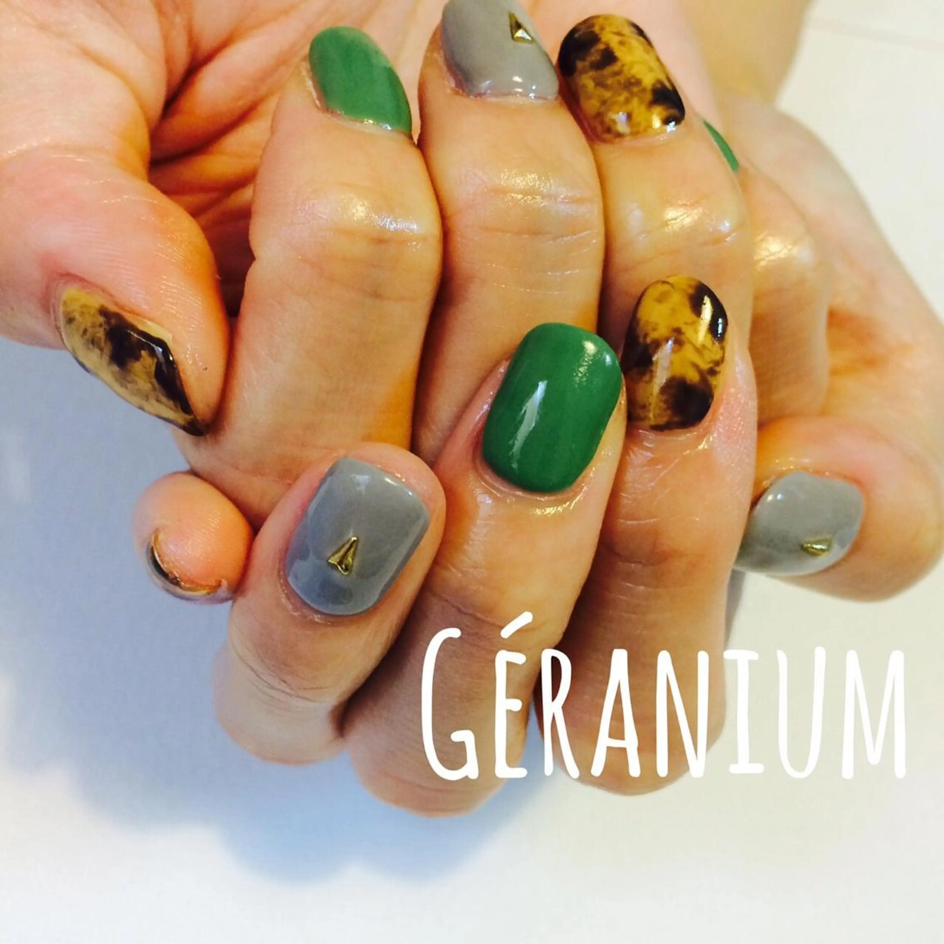 ネイル べっ甲ネイル GéRanium Harukaのネイルデザイン