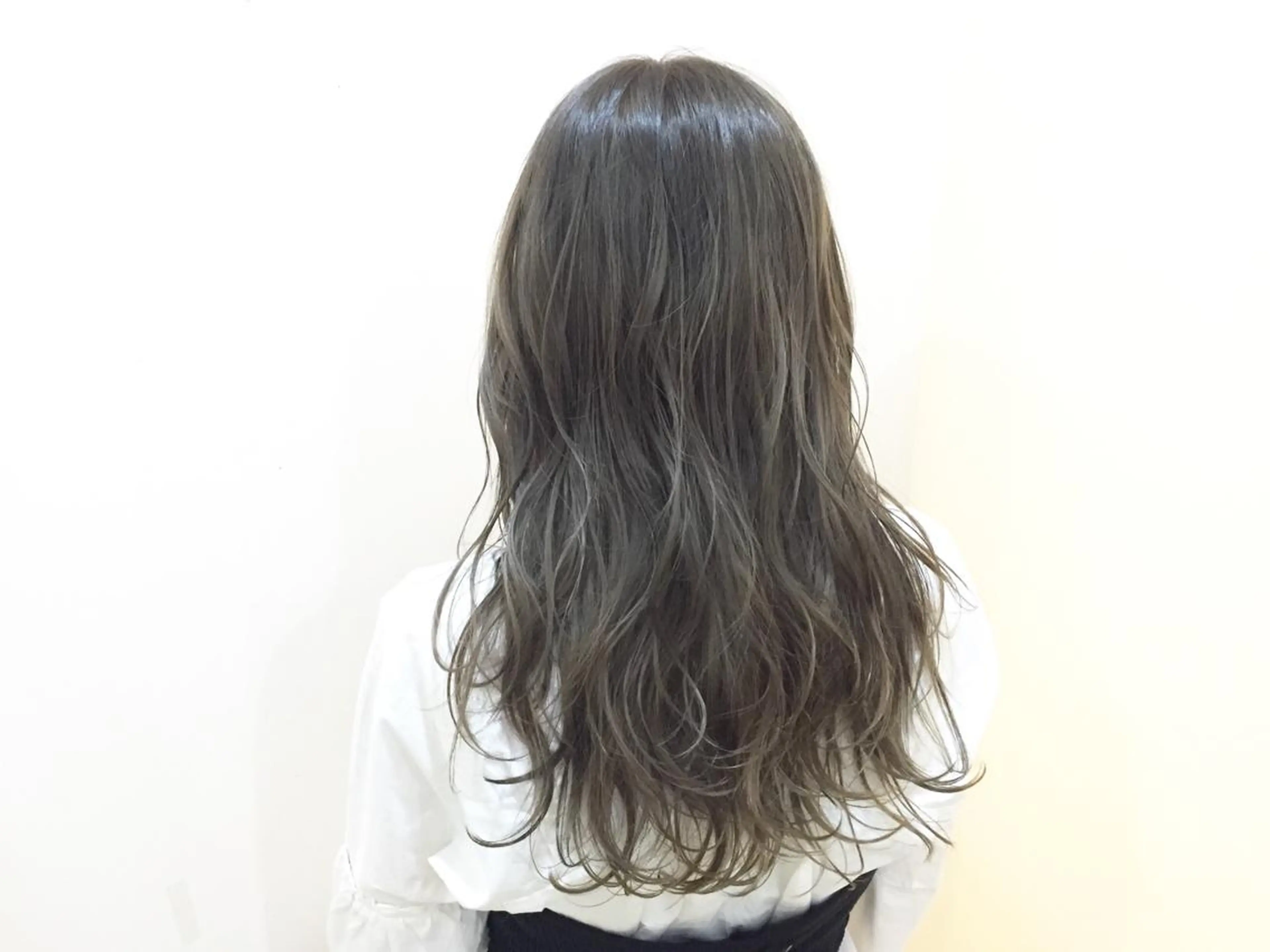 ロング カラー 服部 樹季のヘアスタイル