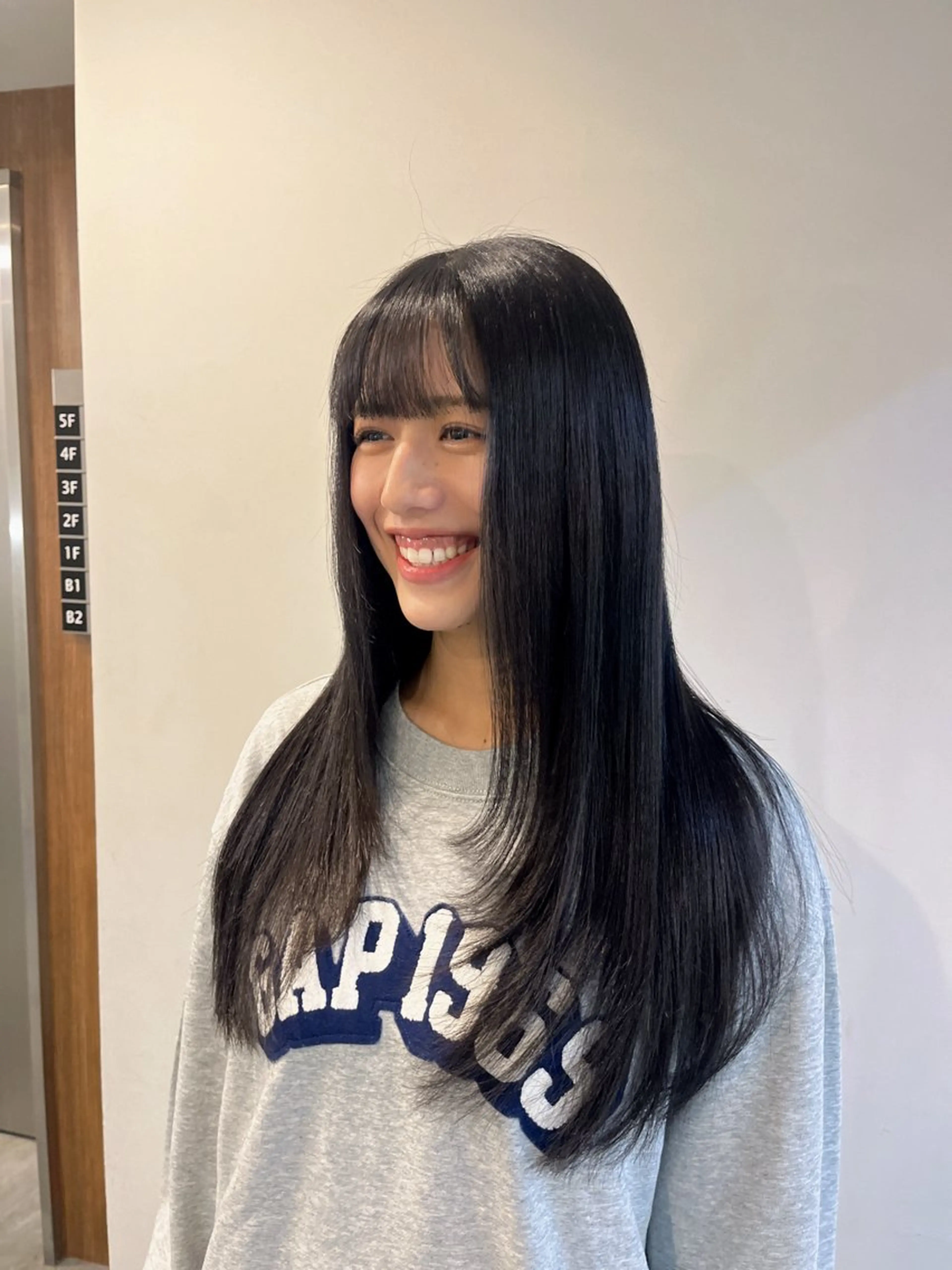 ロング 韓国レイヤーカット/ ハイトーン/マアヤのヘアスタイル