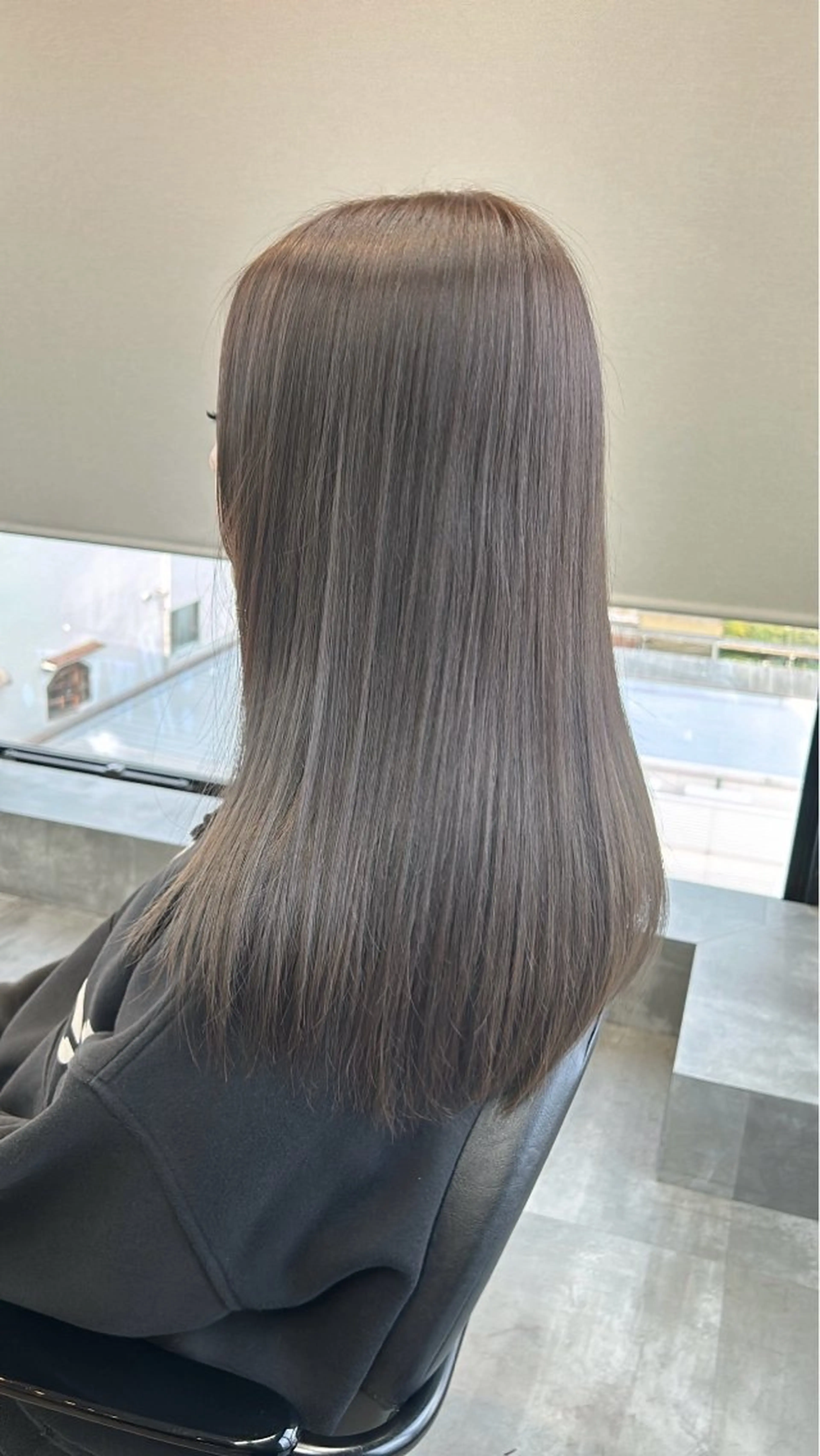 ミディアム カラー 吉本 愛花のヘアスタイル