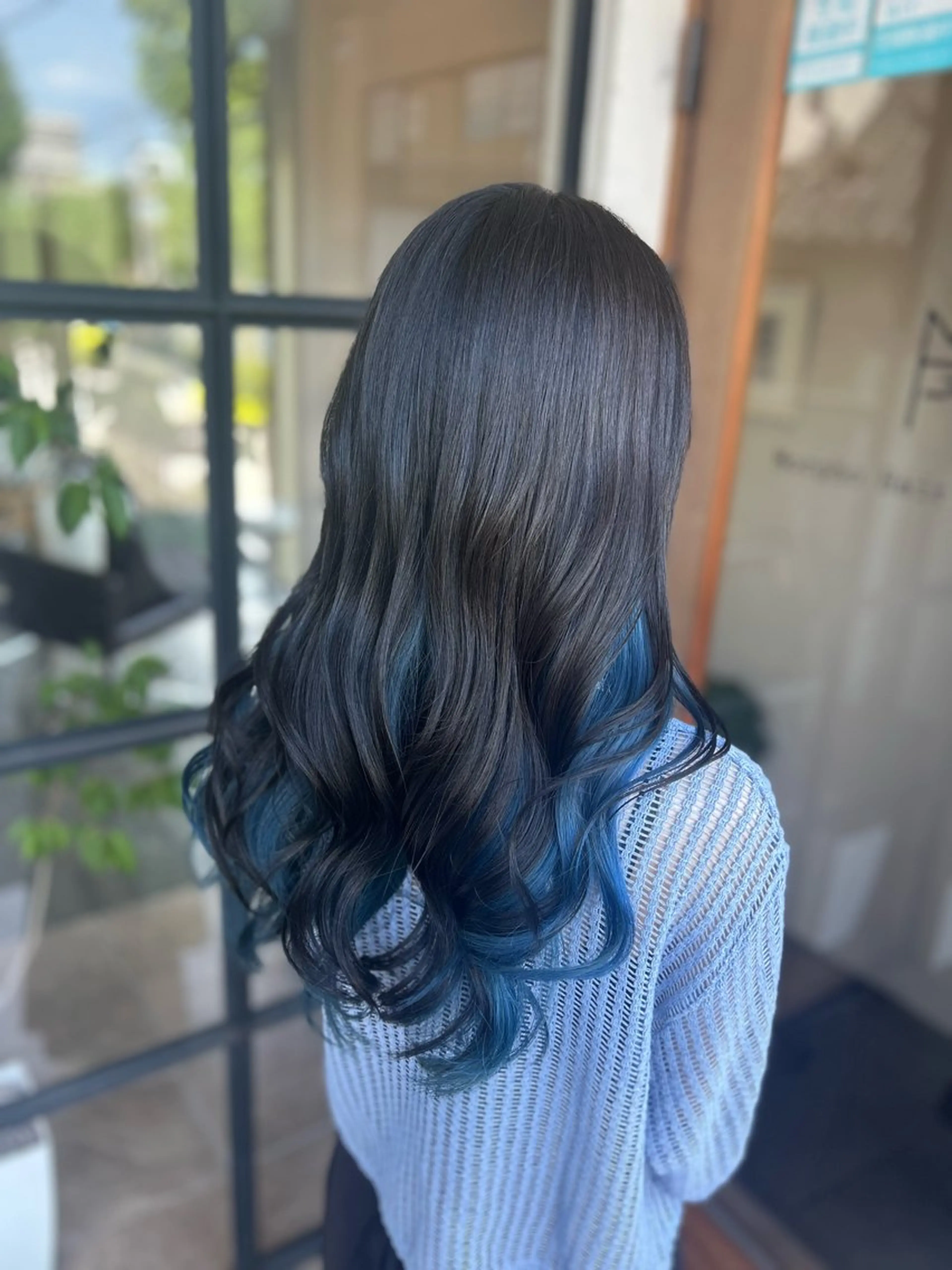 ロング カラー アッシュ ブリーチ ブルーカラー 透明感カラー インナーカラー ヘアカラー トリートメント Morpho Hair Product所属・井上 花音のヘアスタイル