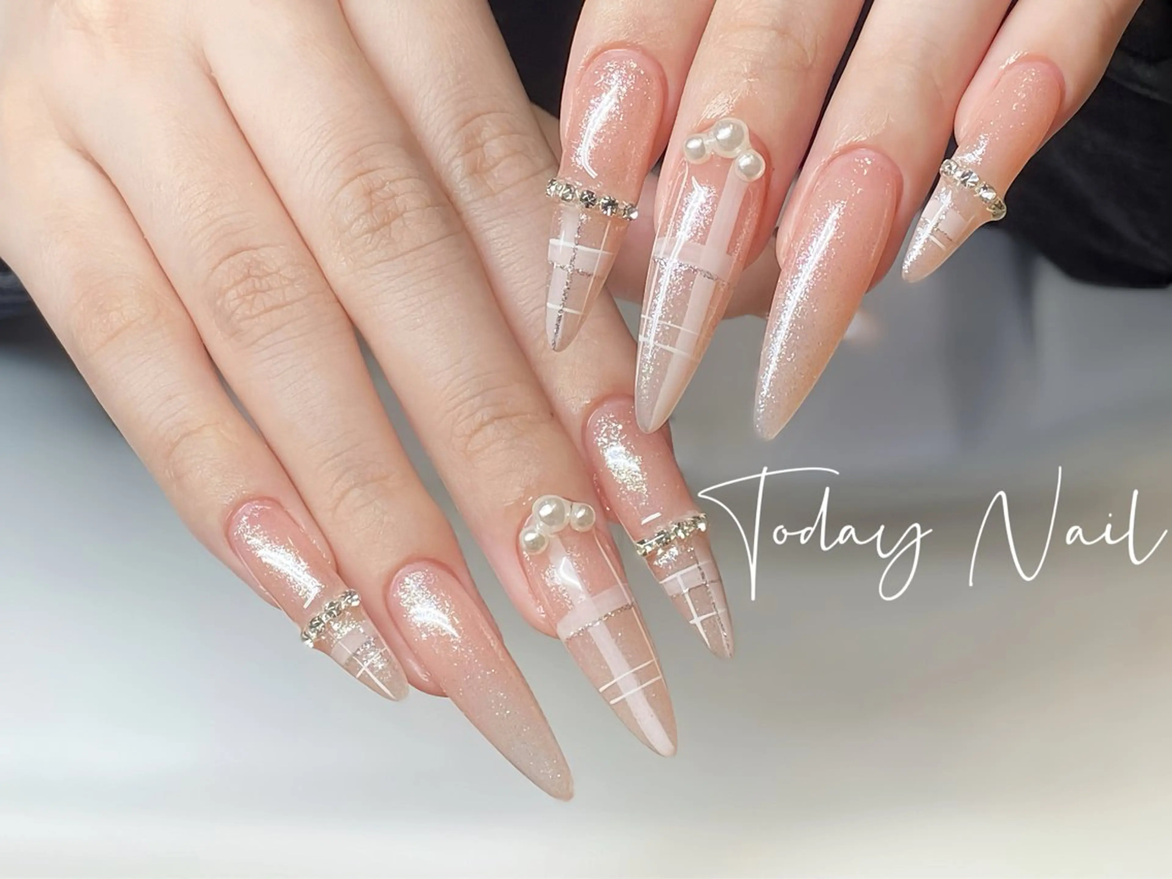 ネイル フラッシュネイル フレンチネイル ロングネイル ハンドネイル りゅう Todayのネイルデザイン