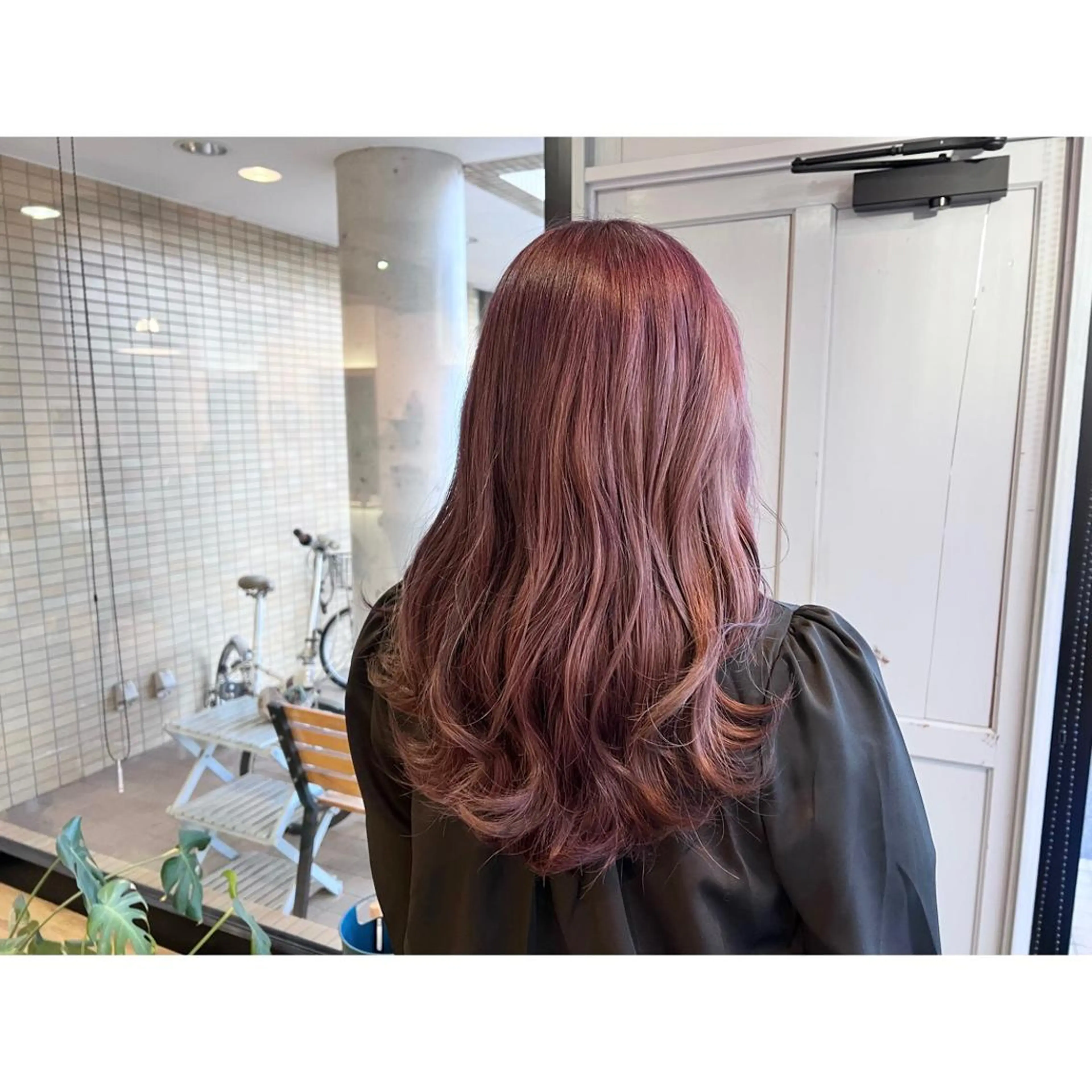 ロング カラー ブリーチ バイオレットカラー ヘアカラー トリートメント ツキダテ ユイのヘアスタイル