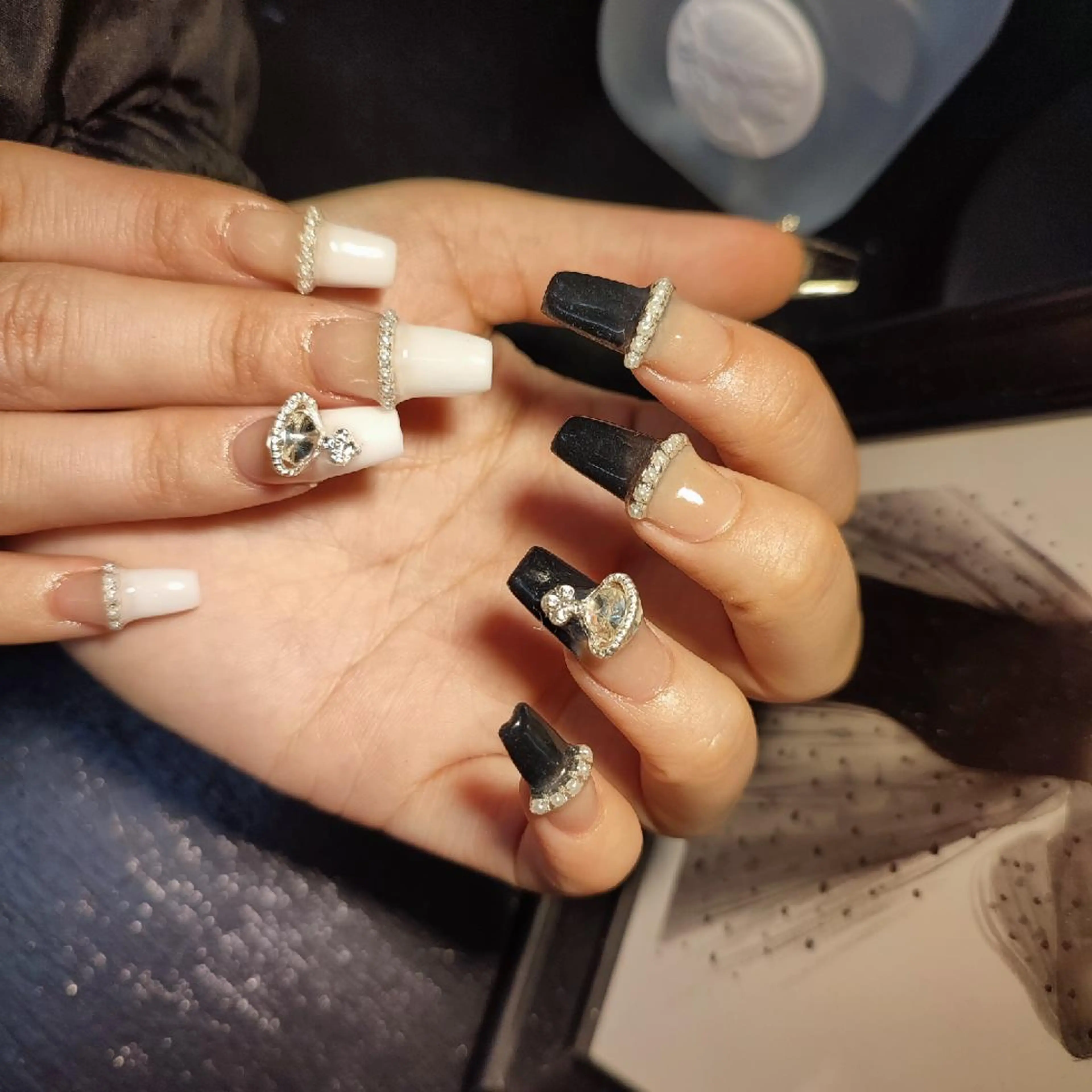 ネイル ハンドネイル RUNWAY 　　の眉毛・アイブロウイメージ