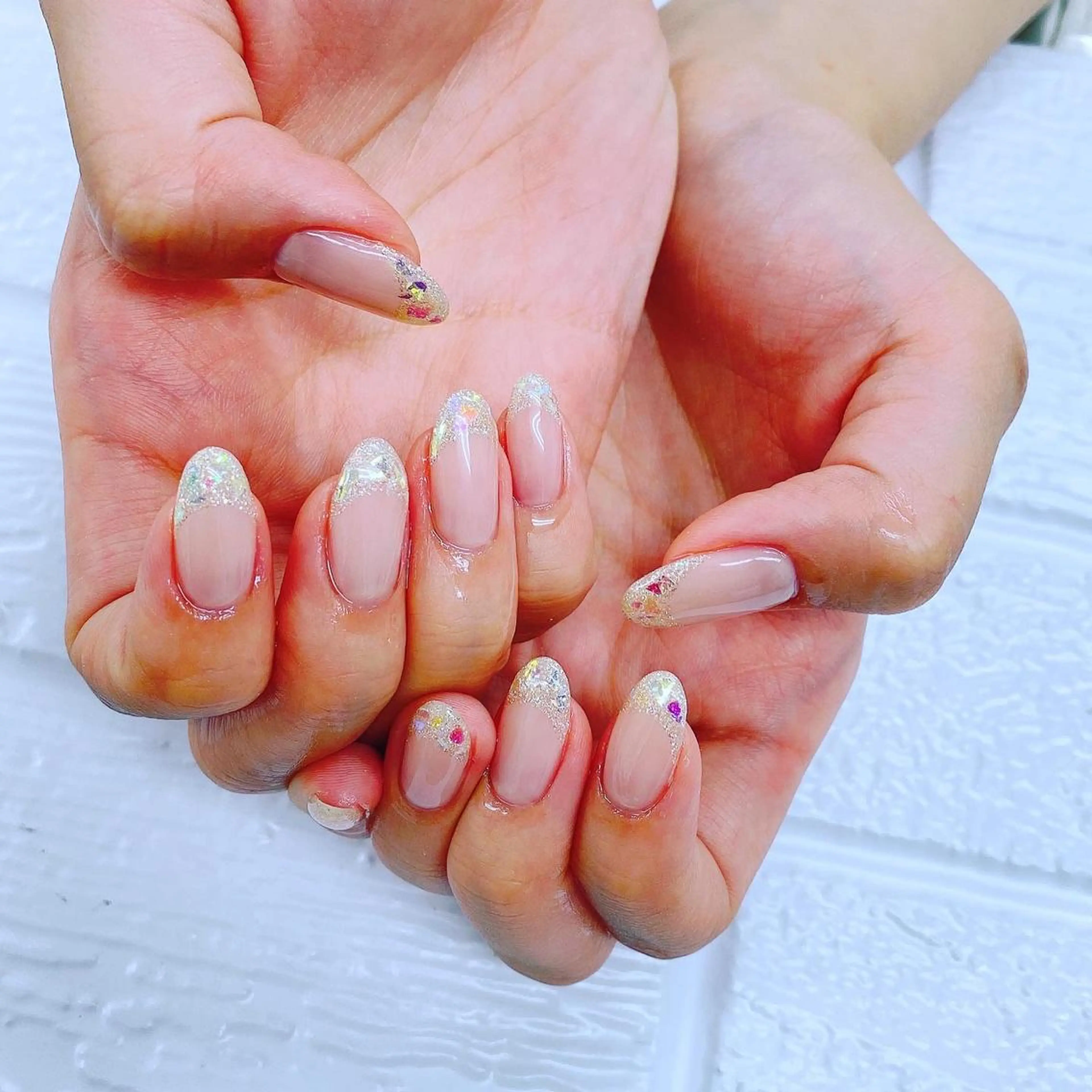 ネイル オーロラネイル フレンチネイル ガラスフレンチ N._._.claw[エヌクロー]所属・N._._. clawのネイルデザイン