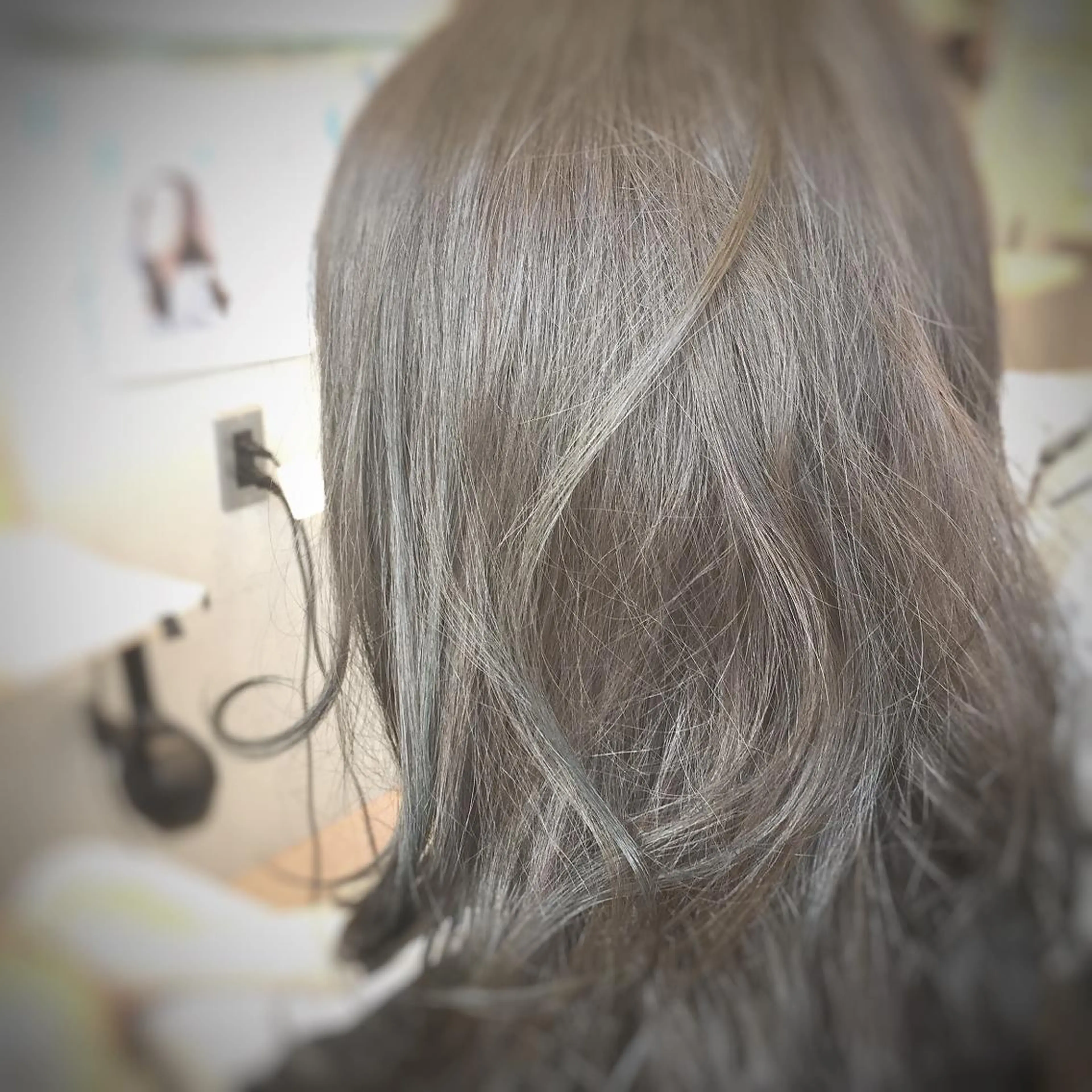 セミロング カラー アディクシーカラー アッシュ アッシュグレー ブルーカラー 透明感カラー Hair  Design  One Charme所属・鳴海 悠のその他イメージ