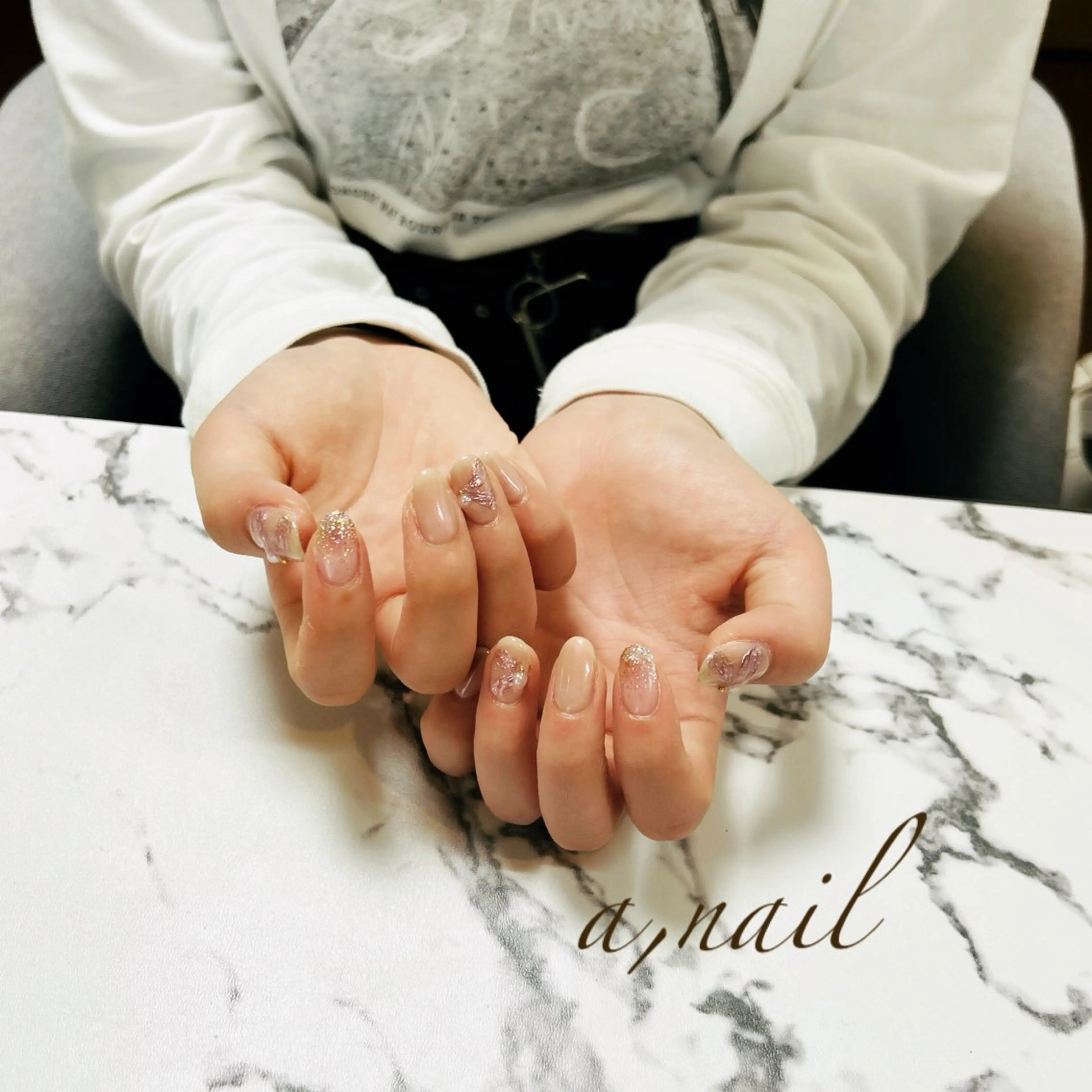 ネイル グラデーション ラメ(グリッター) ラメグラデーション ミラーネイル リボン ハンドネイル ネイルサロン エーネイルのネイルデザイン