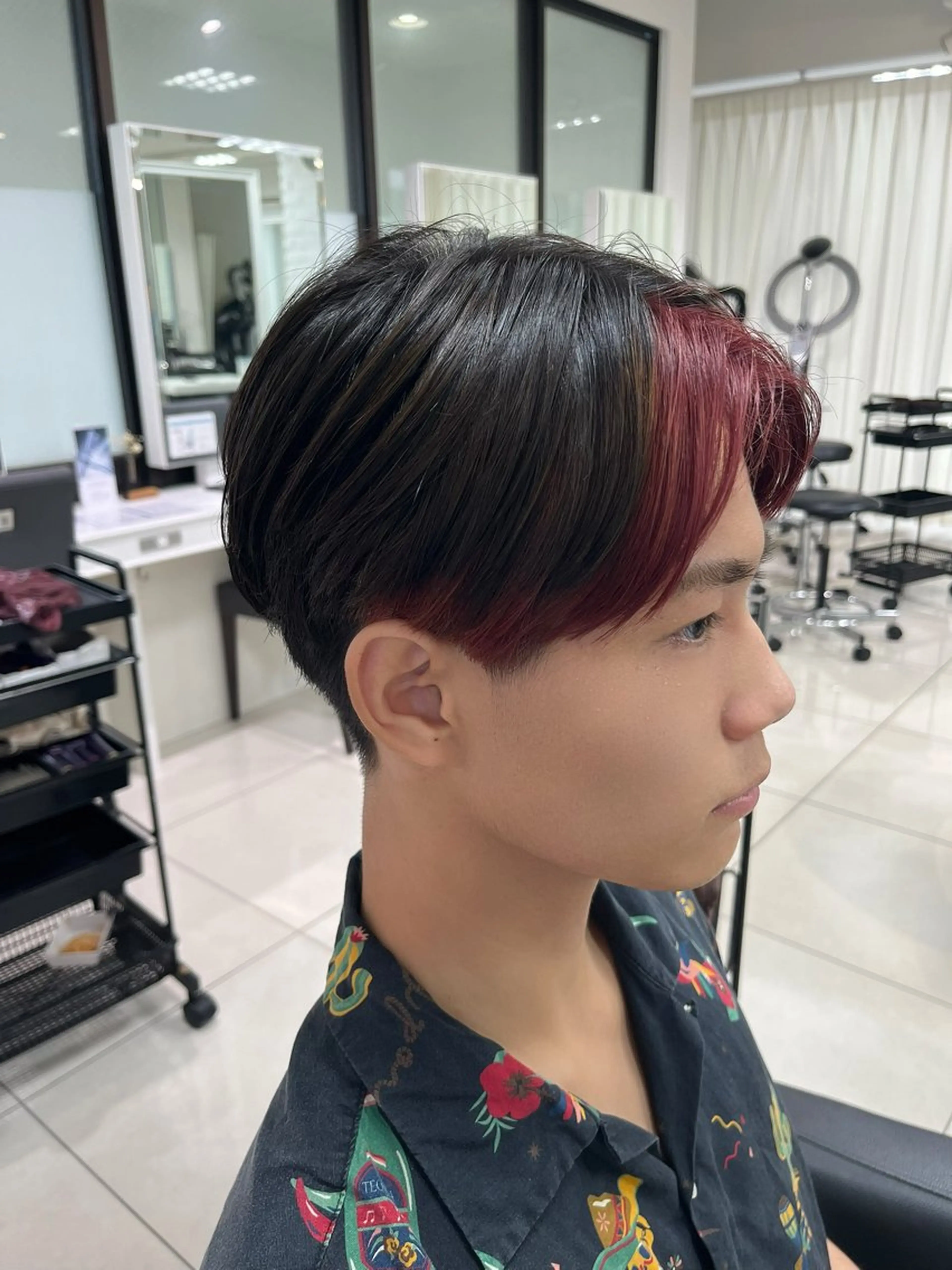ショート カラー メンズ メンズブリーチ ベージュカラー ブリーチ ラベンダーカラー ピンクカラー カット ヘアカラー トリートメント 【センターパート/ マッシュ】ryokaのヘアスタイル