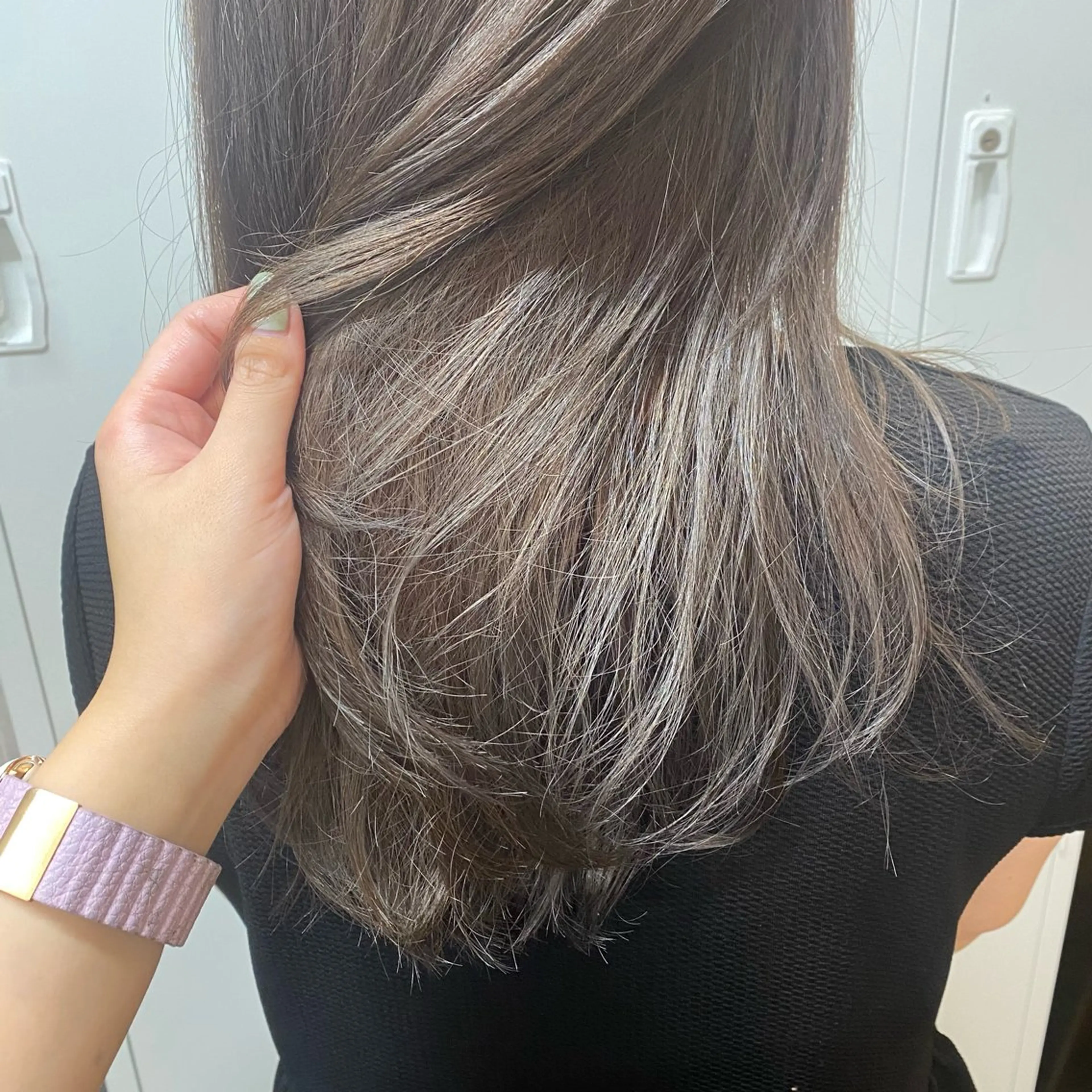 セミロング 猪股 華乃のヘアスタイル