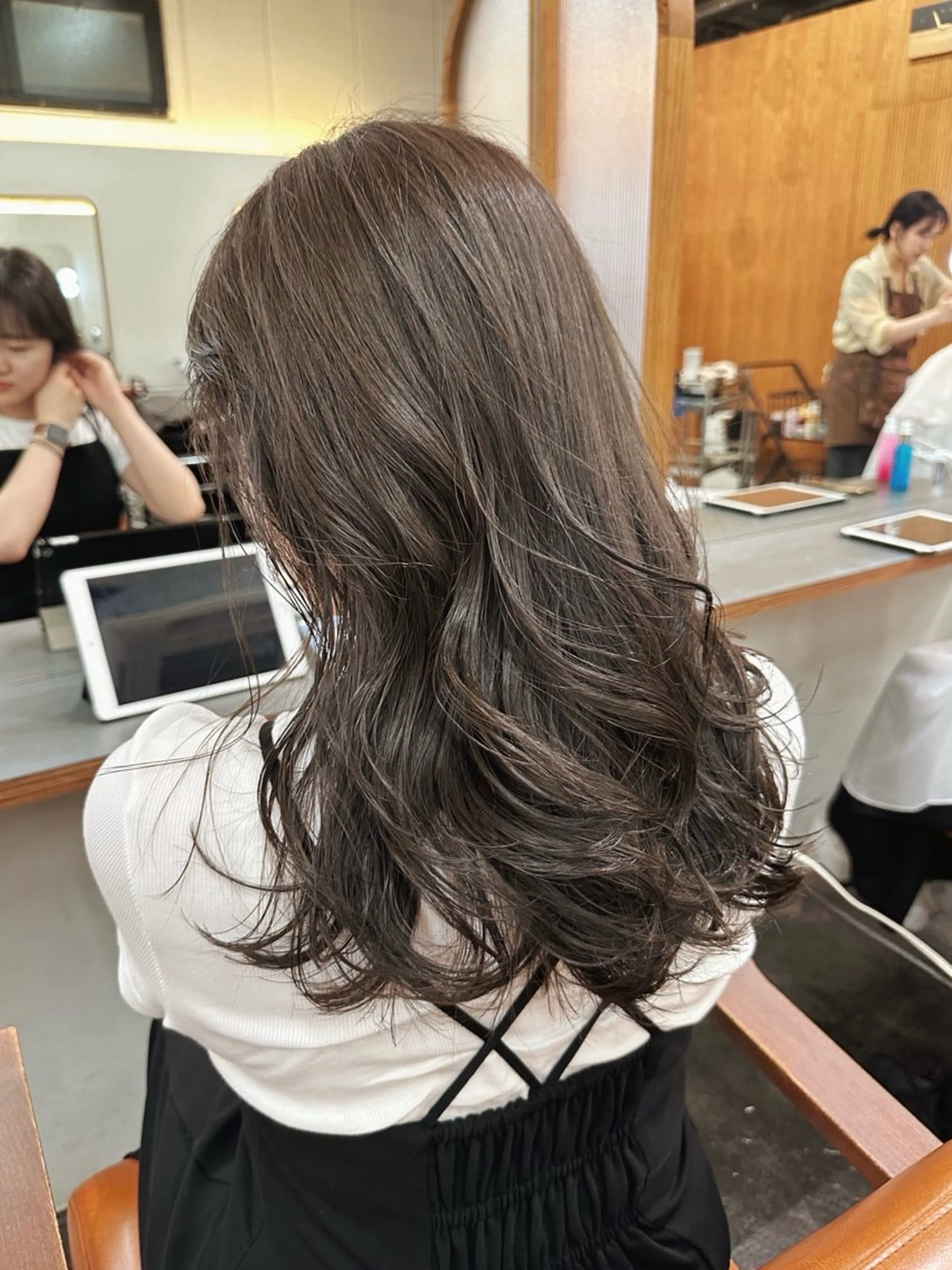 ロング カラー グレージュ ヘアカラー 金子 詞音のヘアスタイル