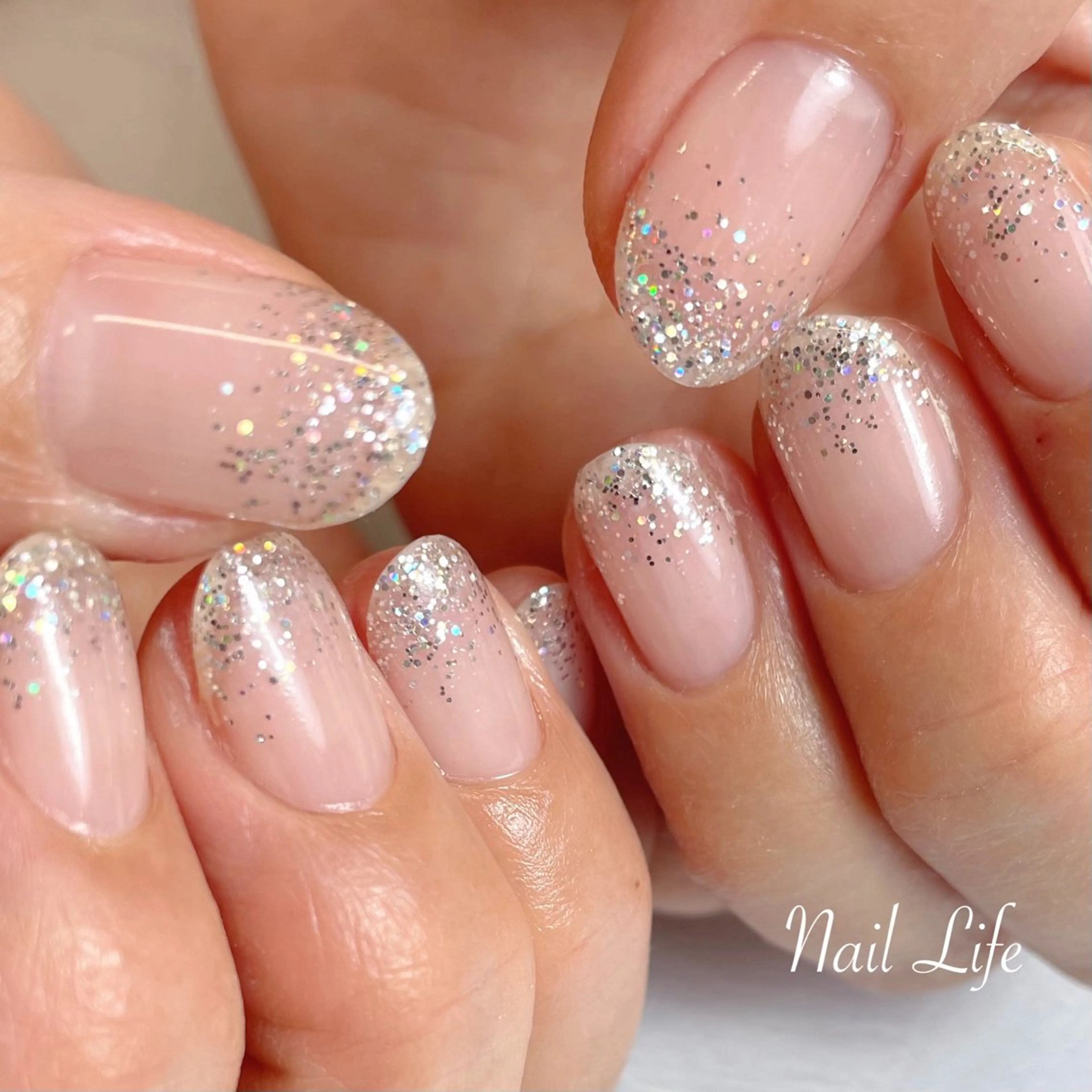 ネイル グラデーション ラメ(グリッター) ラメグラデーション シルバー 大嶋 めぐみのネイルデザイン