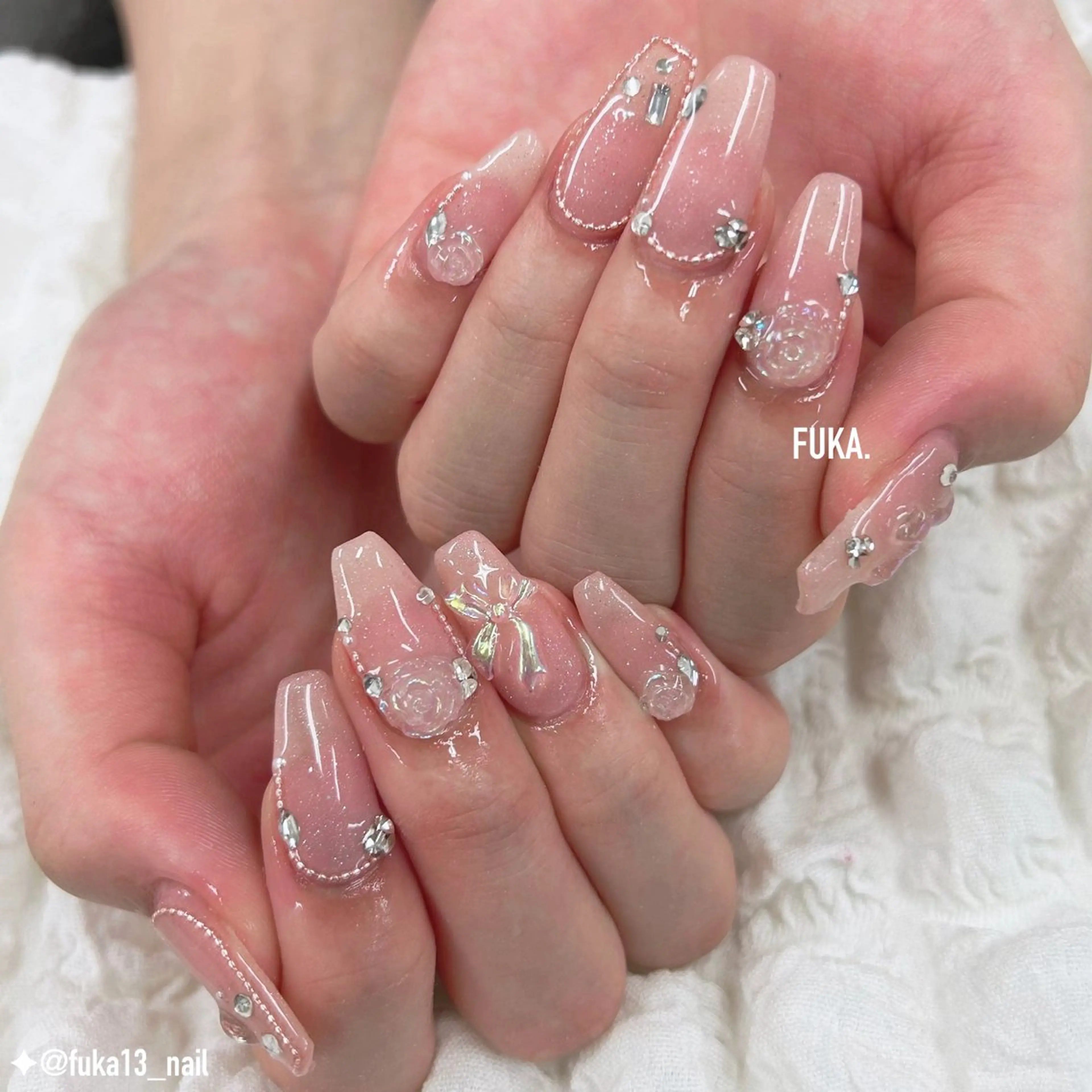 ネイル キラキラネイル 韓国ネイル リボン ワンホンネイル ハンドネイル ネイルサロンAnela【アネラ】所属・Nail♡Fuka. /2月予約受付中のネイルデザイン