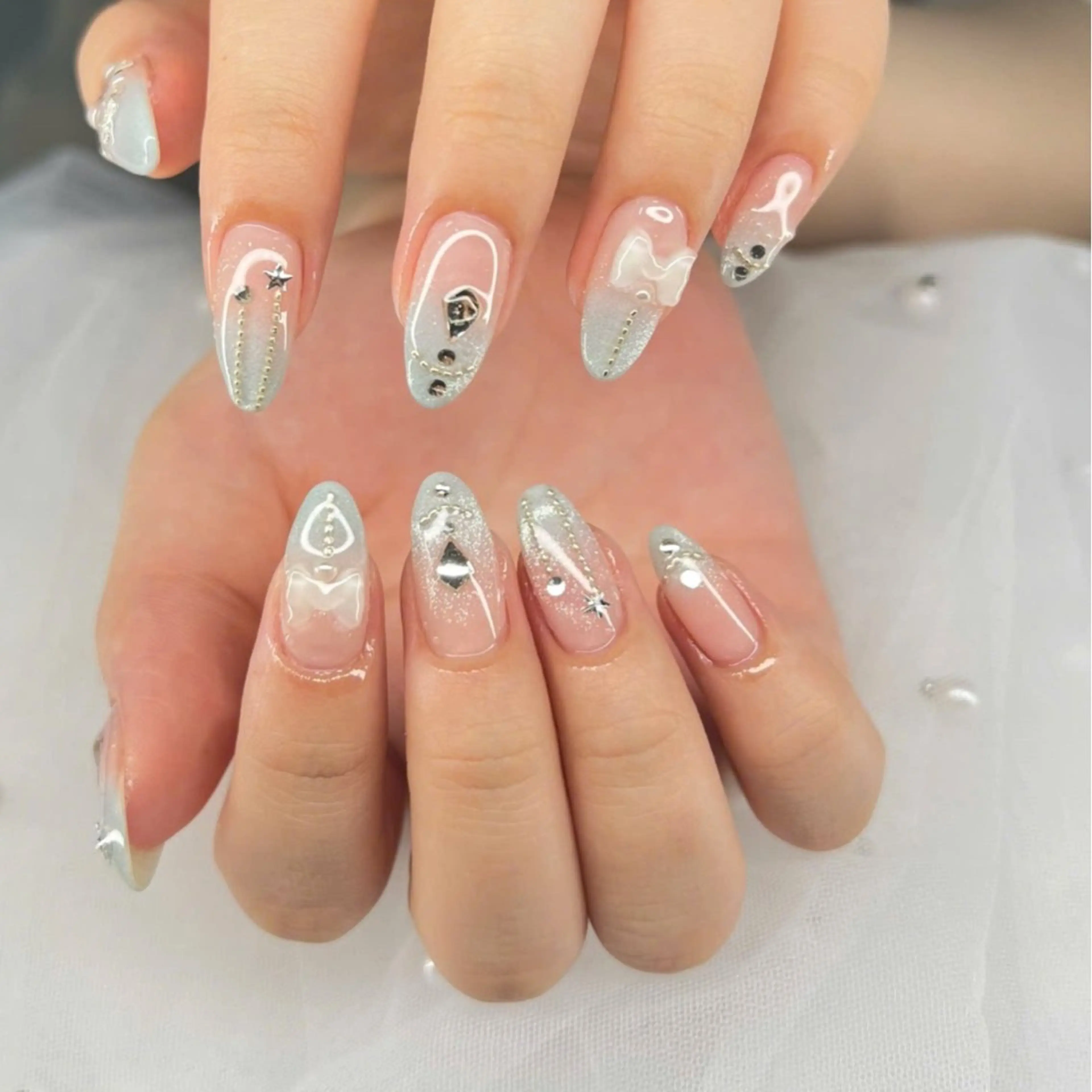ネイル フレンチネイル キラキラネイル マグネットネイル ミラーネイル ニュアンスネイル ハンドネイル Tira Nailのネイルデザイン
