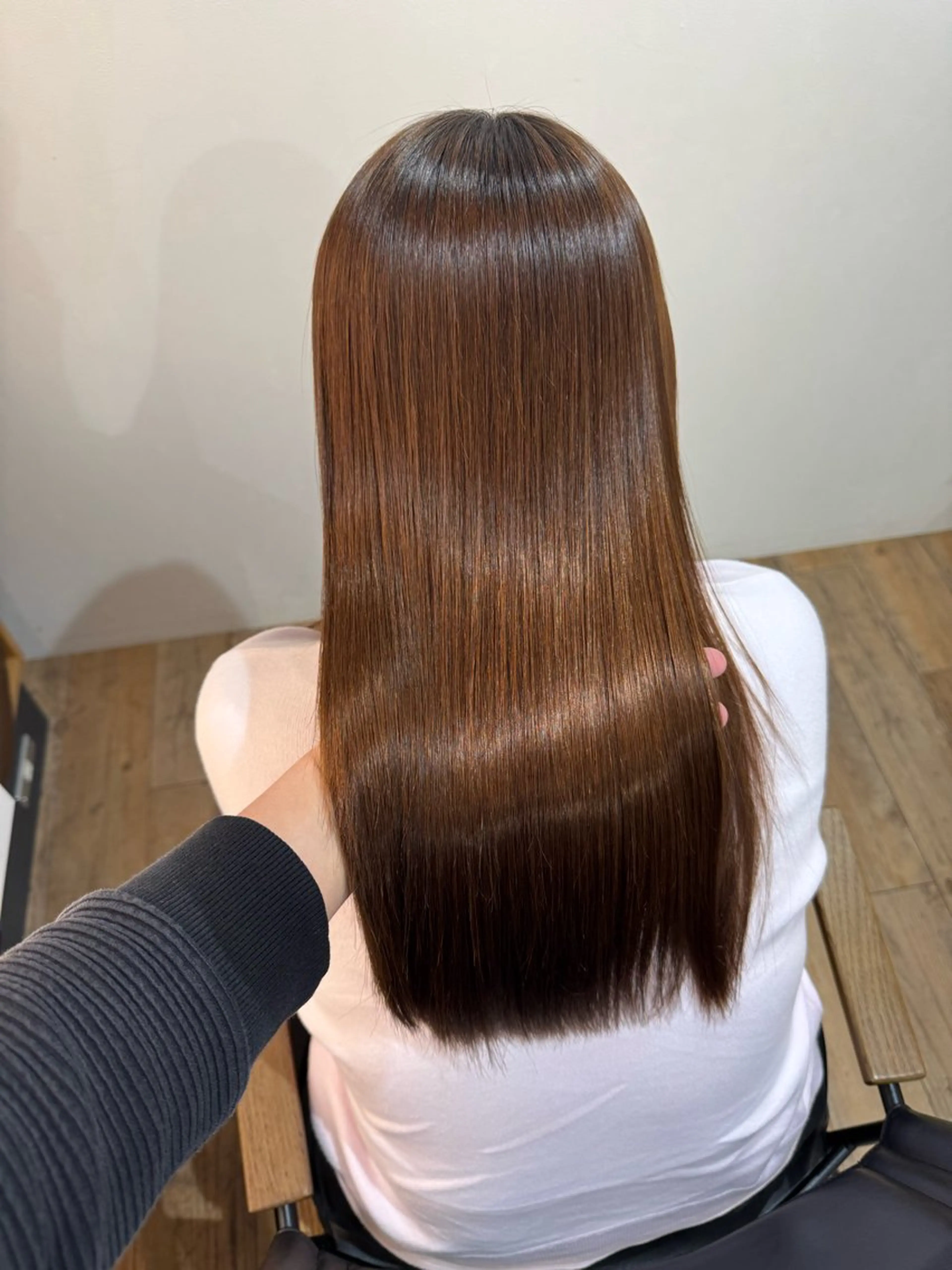 セミロング カット 縮毛矯正 トリートメント afloatkobe所属・美髪/髪質改善 川口凌弥のヘアスタイル