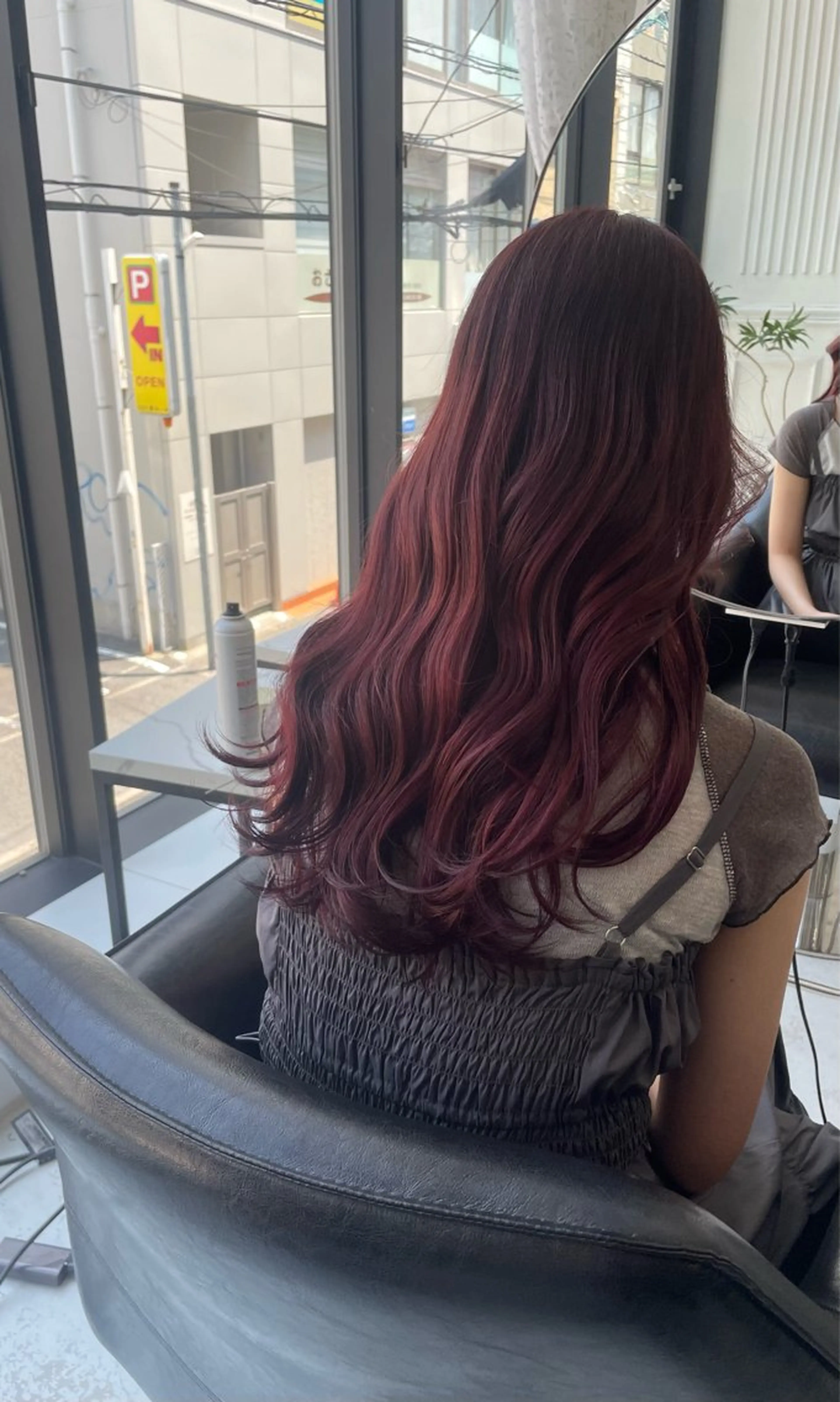 ロング ヘアカラー MaisonHALU さくらのヘアスタイル