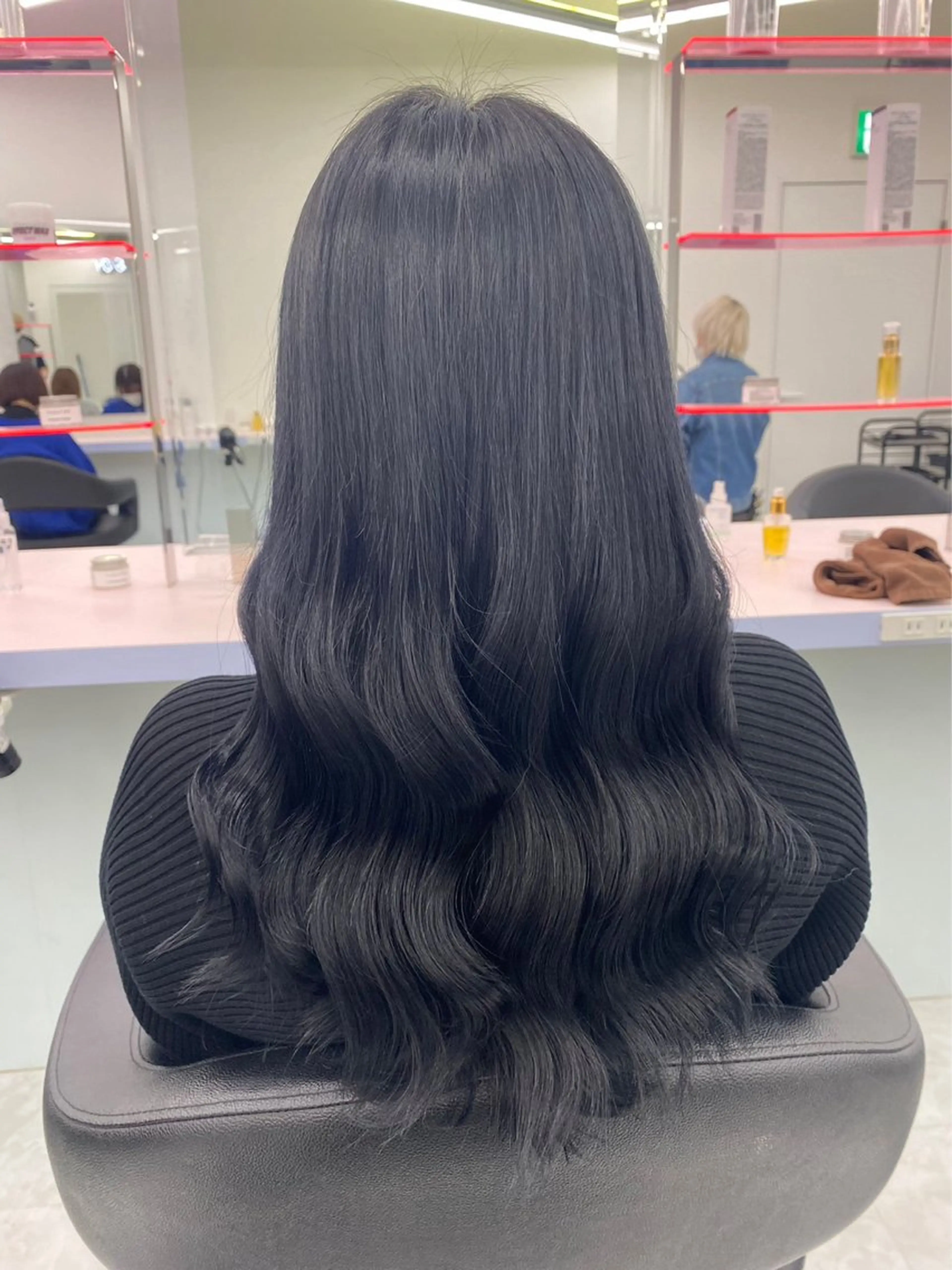 ロング カラー パーマ ヘアアレンジ 透明感ブリーチカラー 🌈TOMOHIROのヘアスタイル