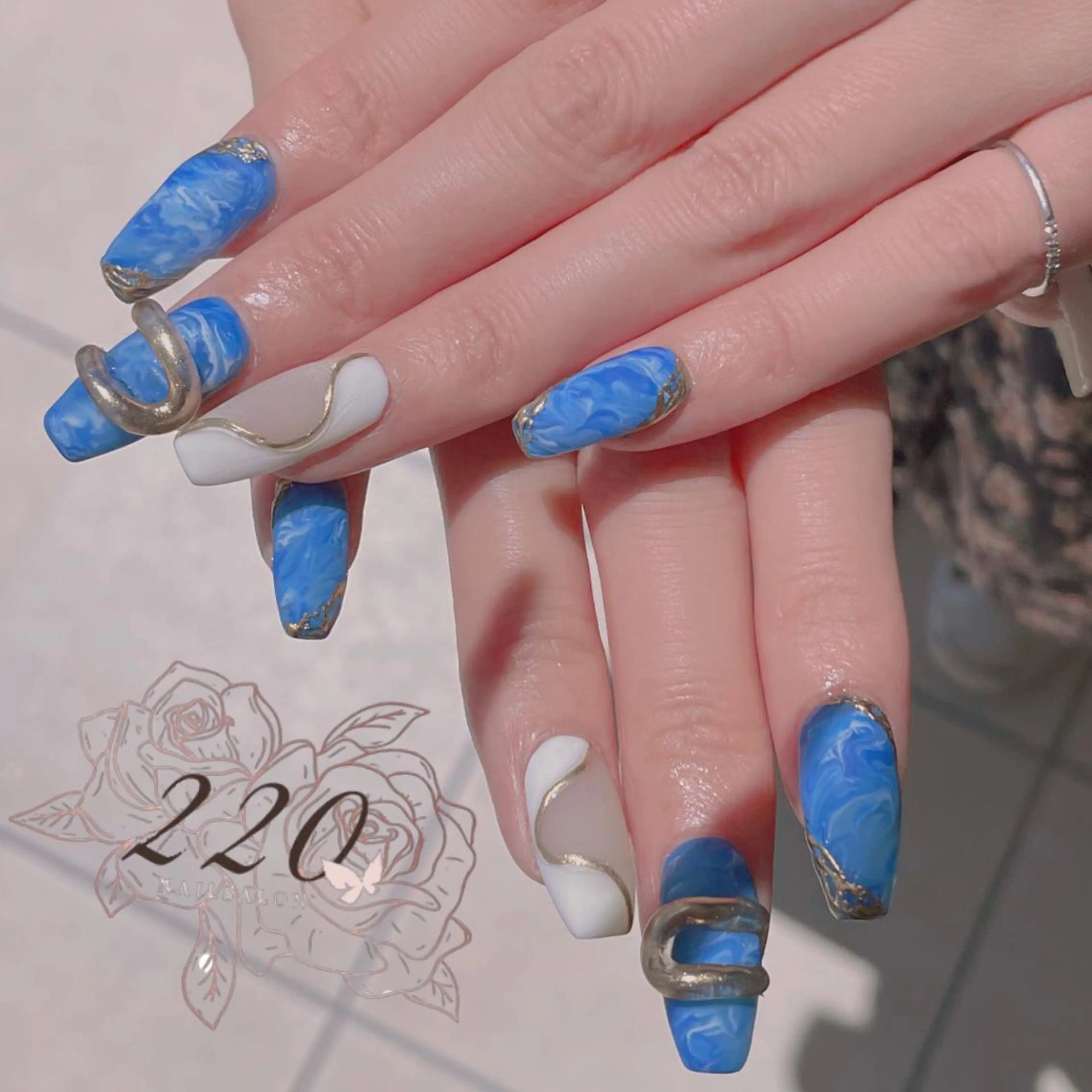 ミディアム nailsalon 220momokaのネイルデザイン