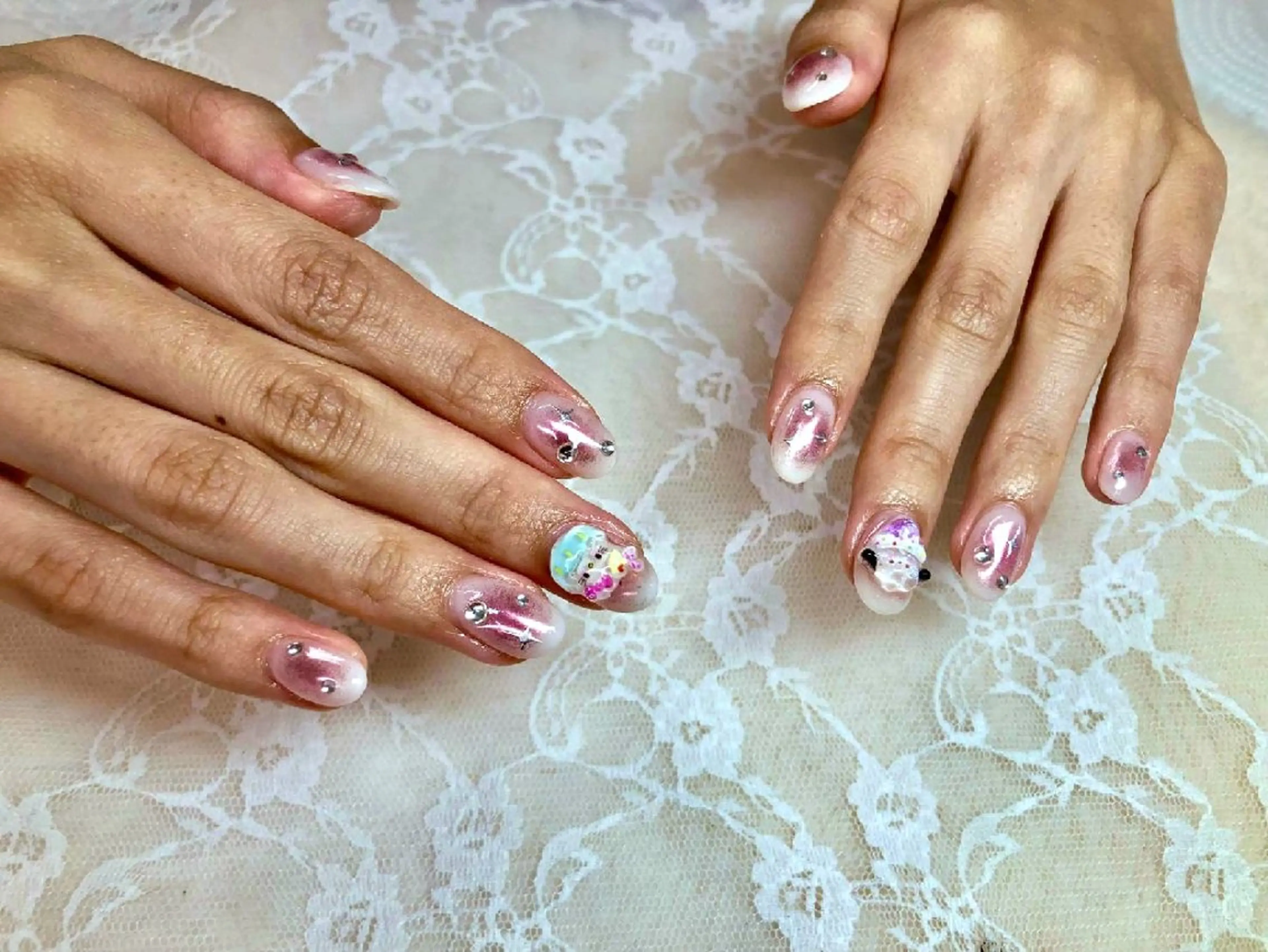 ネイル チークネイル ミラーネイル ストーンネイル ワンホンネイル ハンドネイル ハンドケア 心斎橋Salon Epokkuのネイルデザイン