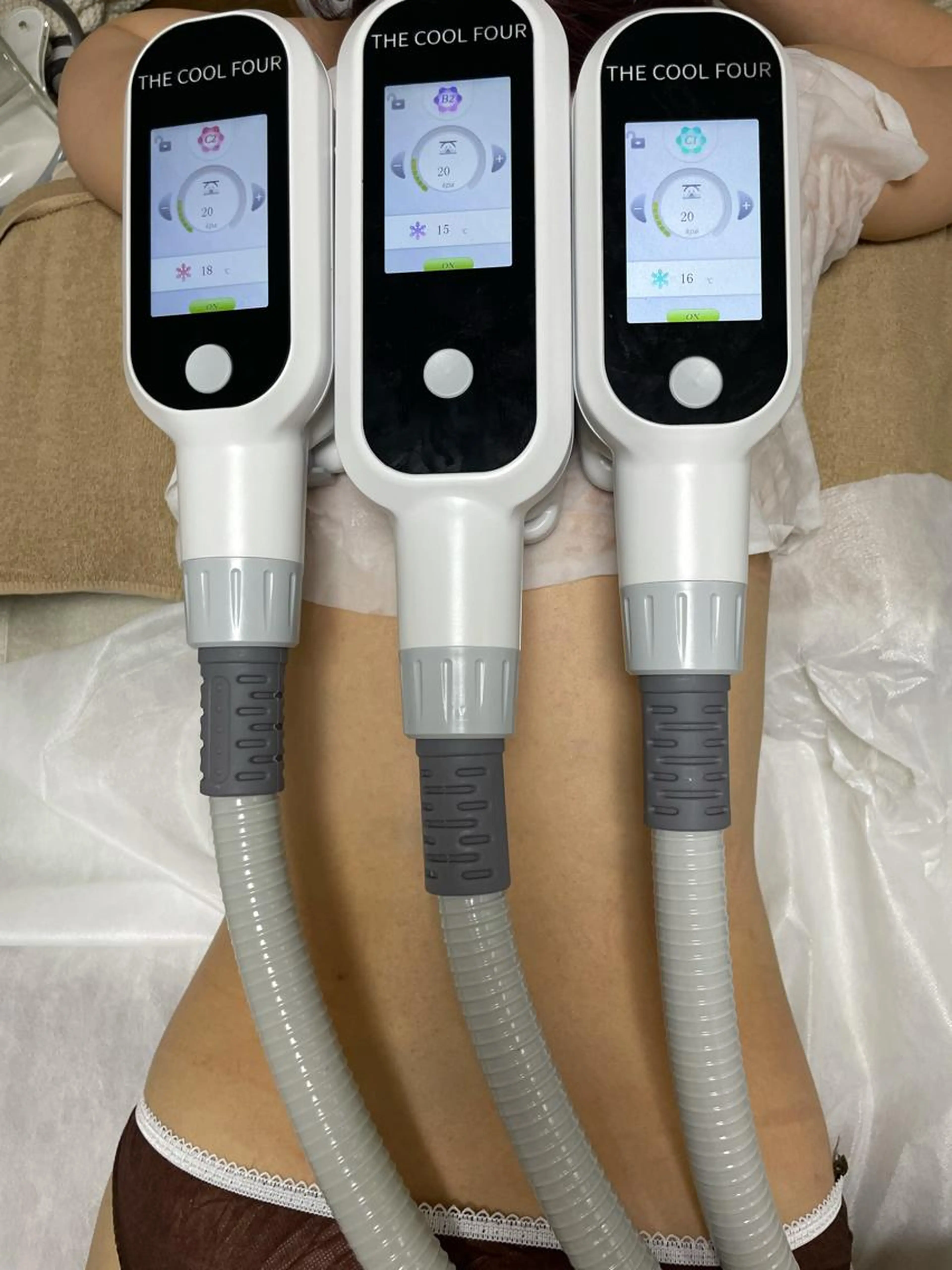 今話題の脂肪を老廃物へ変えてしまうマシン導入致しました!初回限定4cup体験♡遠赤外線ドーム付きの施術となります!の写真