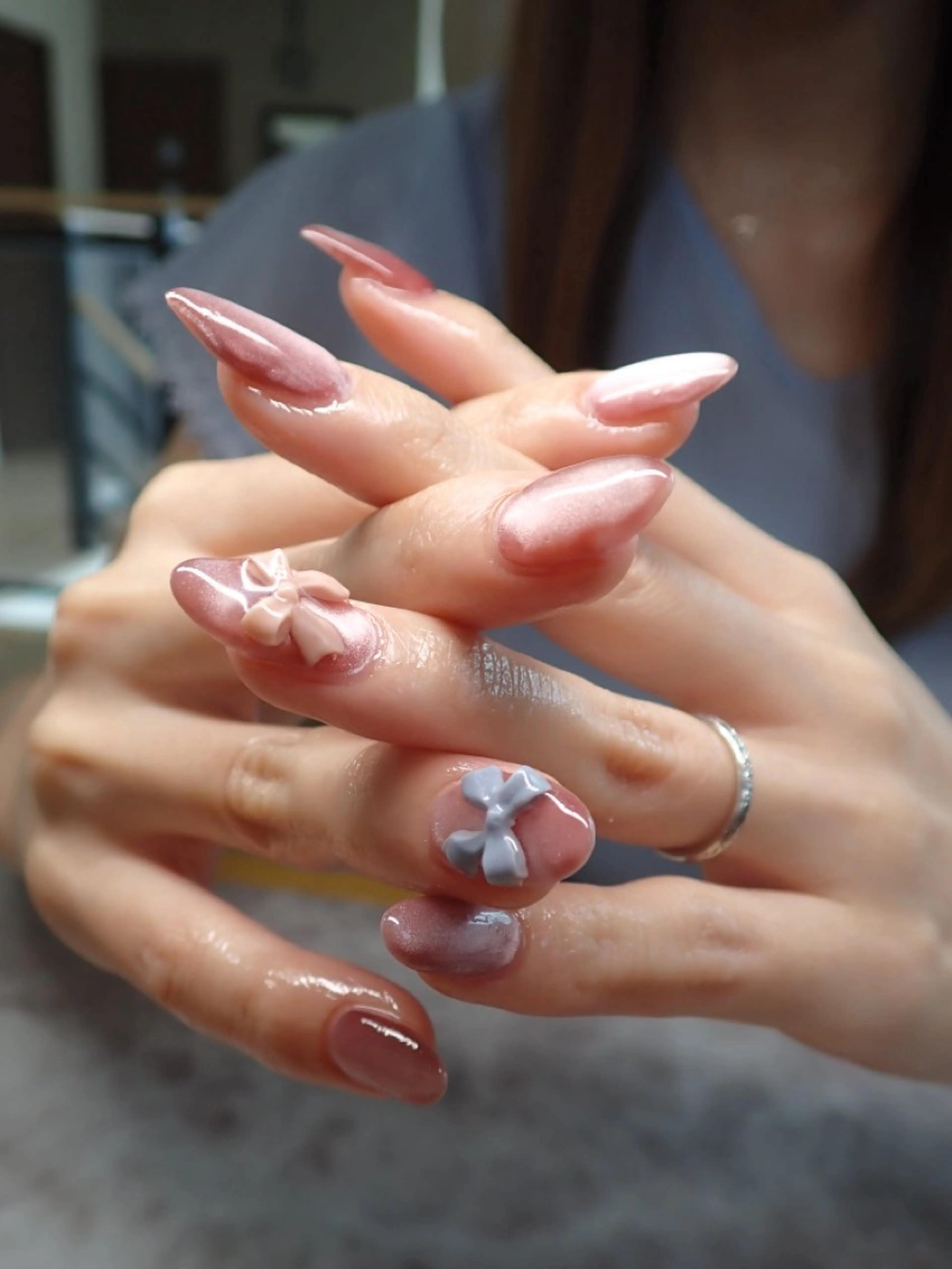 ネイル マグネットネイル リボン ハンドネイル Nailsalon C.U.Eのネイルデザイン