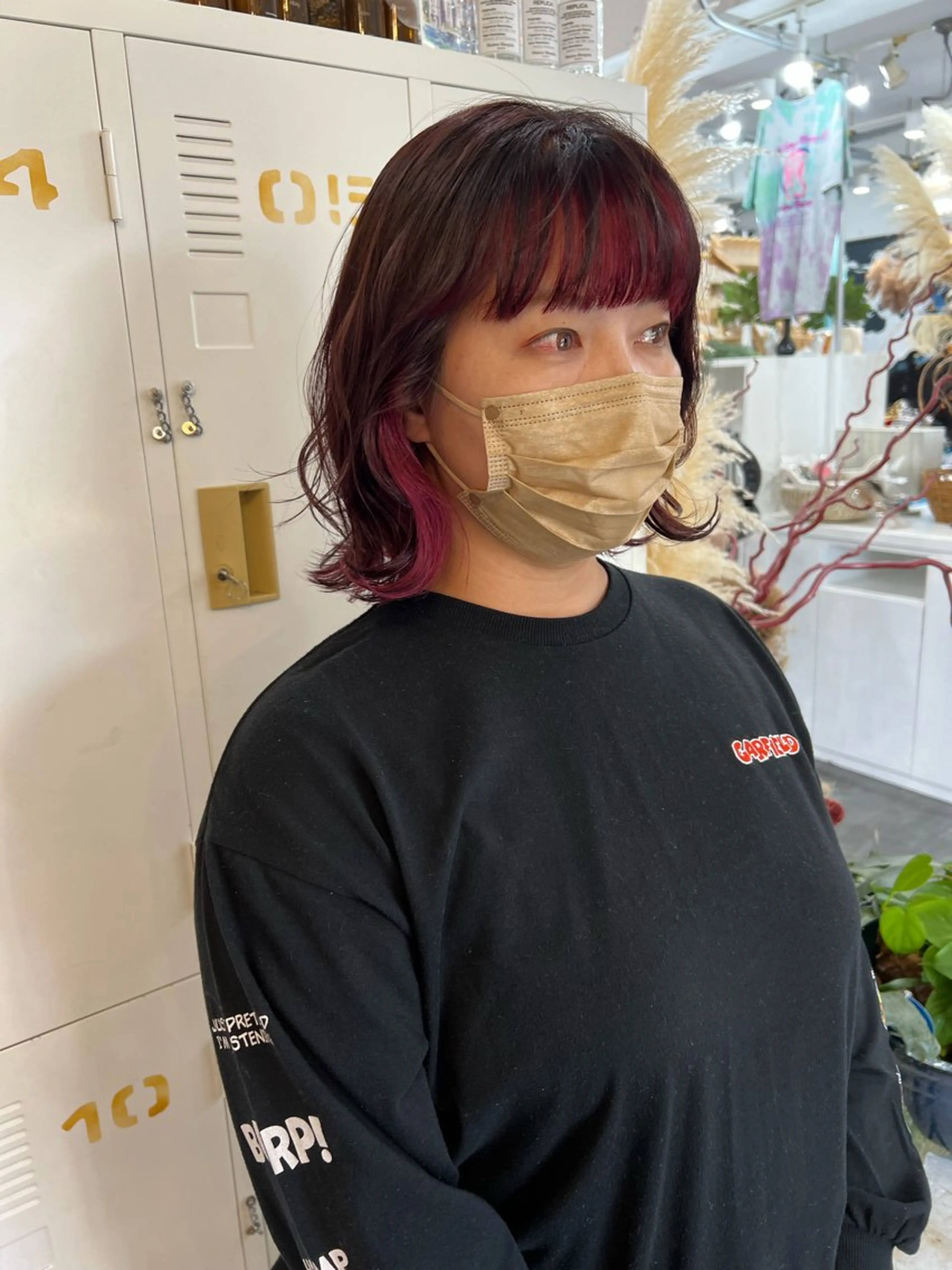 ミディアム カラー イヤリングカラー LOMARLIE JURIAのヘアスタイル