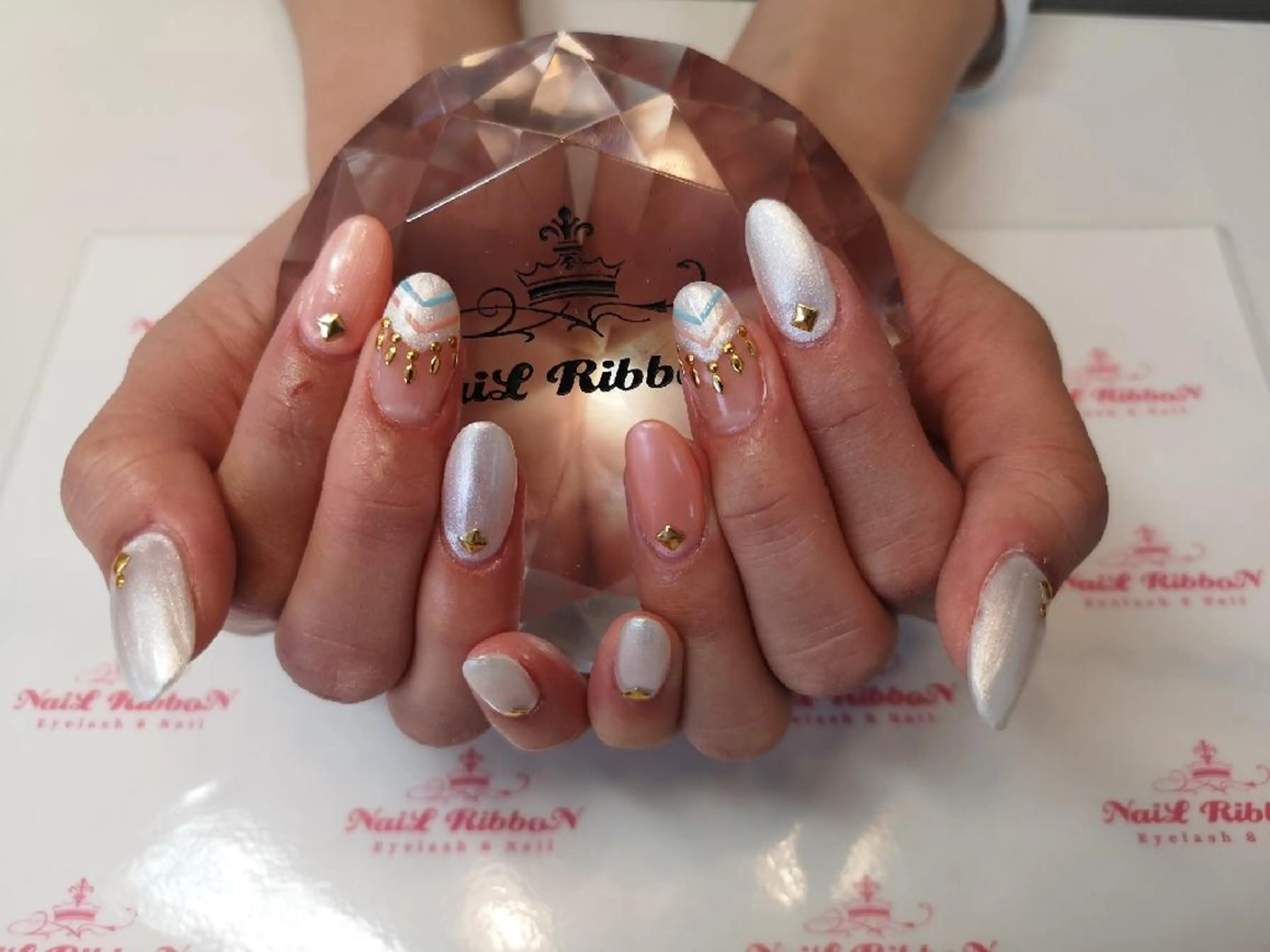 ネイル ネイルリボン 受付スタッフのネイルデザイン