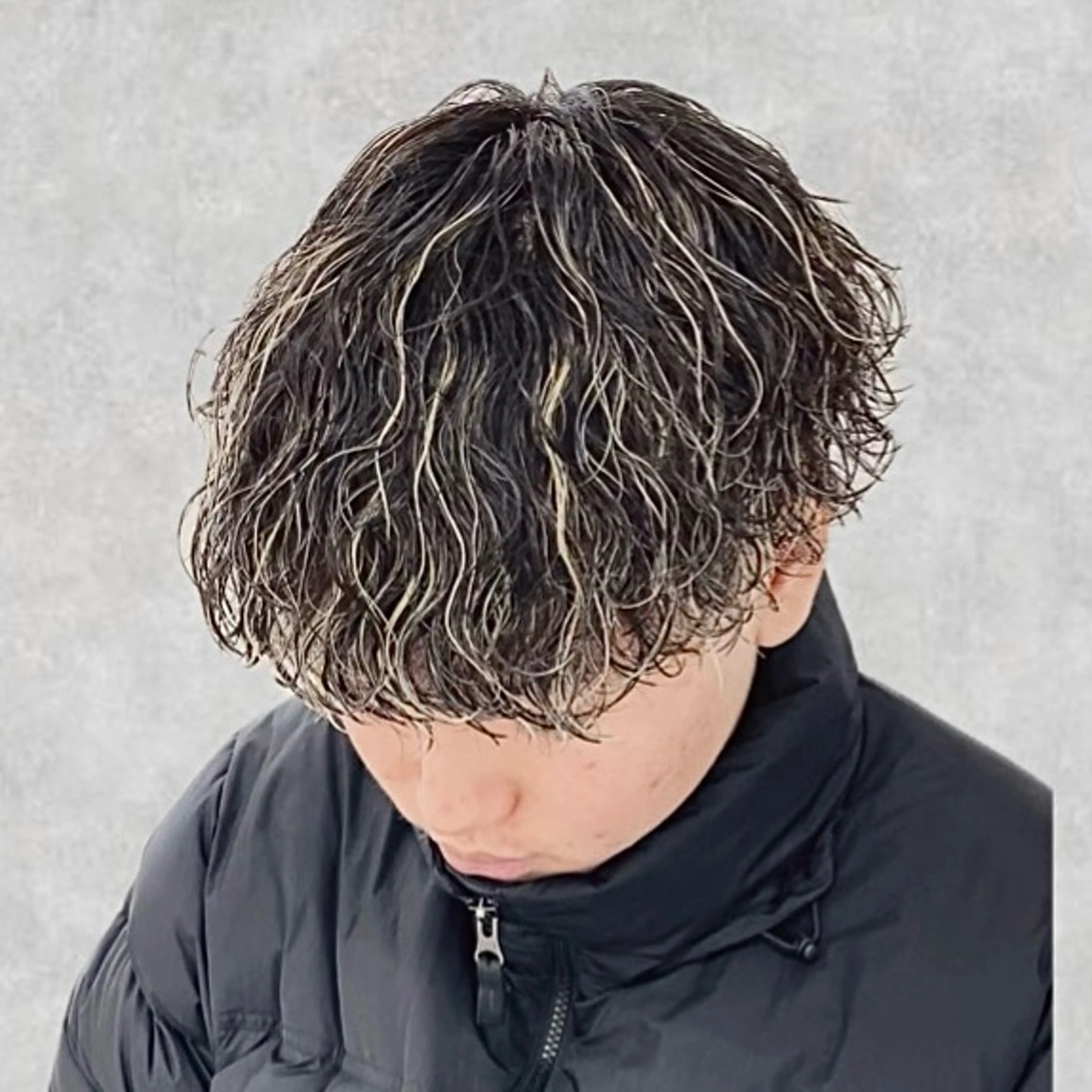 メンズカット＋ホワイトメッシュ＋波巻きスパイラルパーマの写真