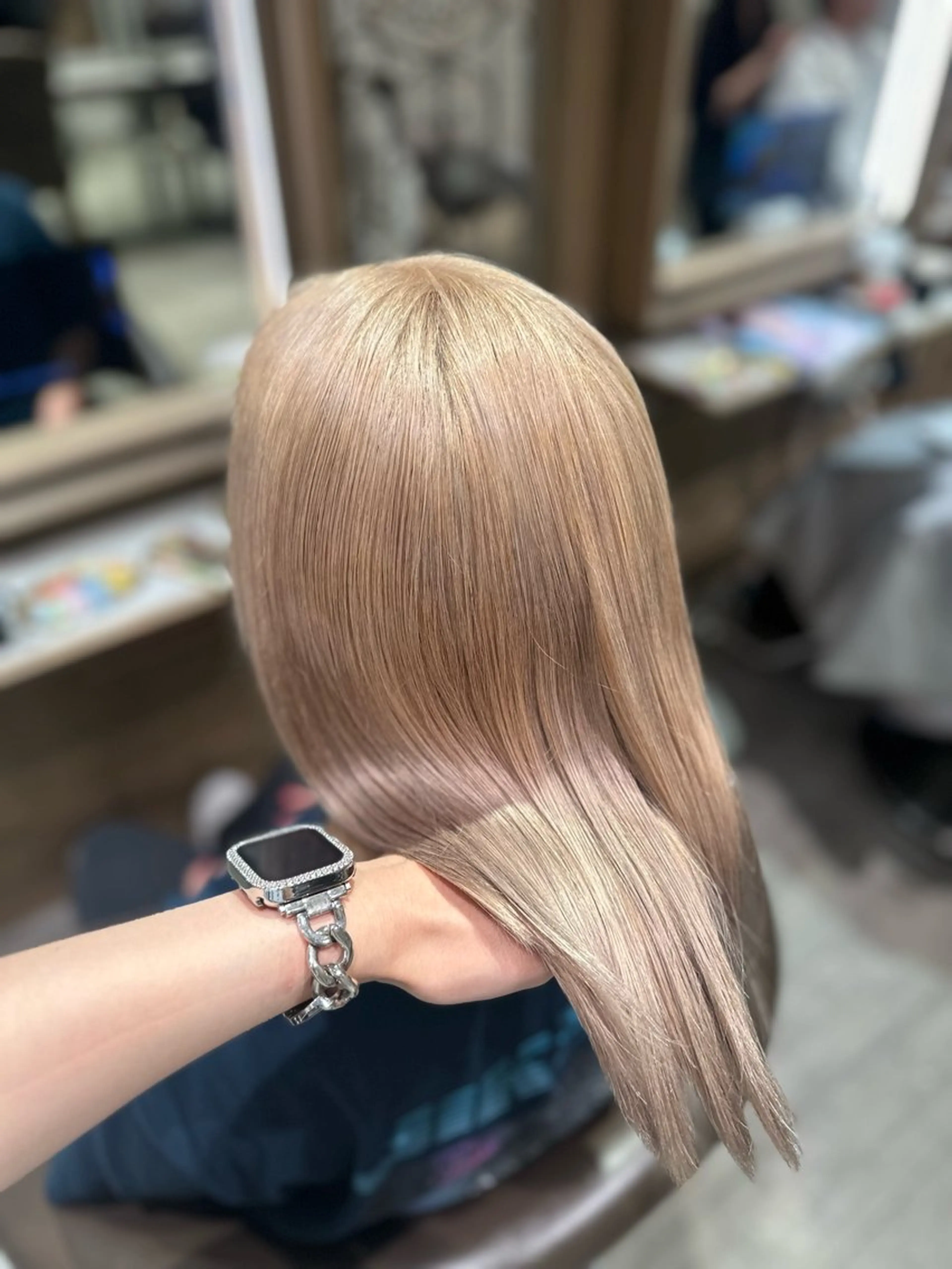 カラー 徳平 優衣のヘアスタイル