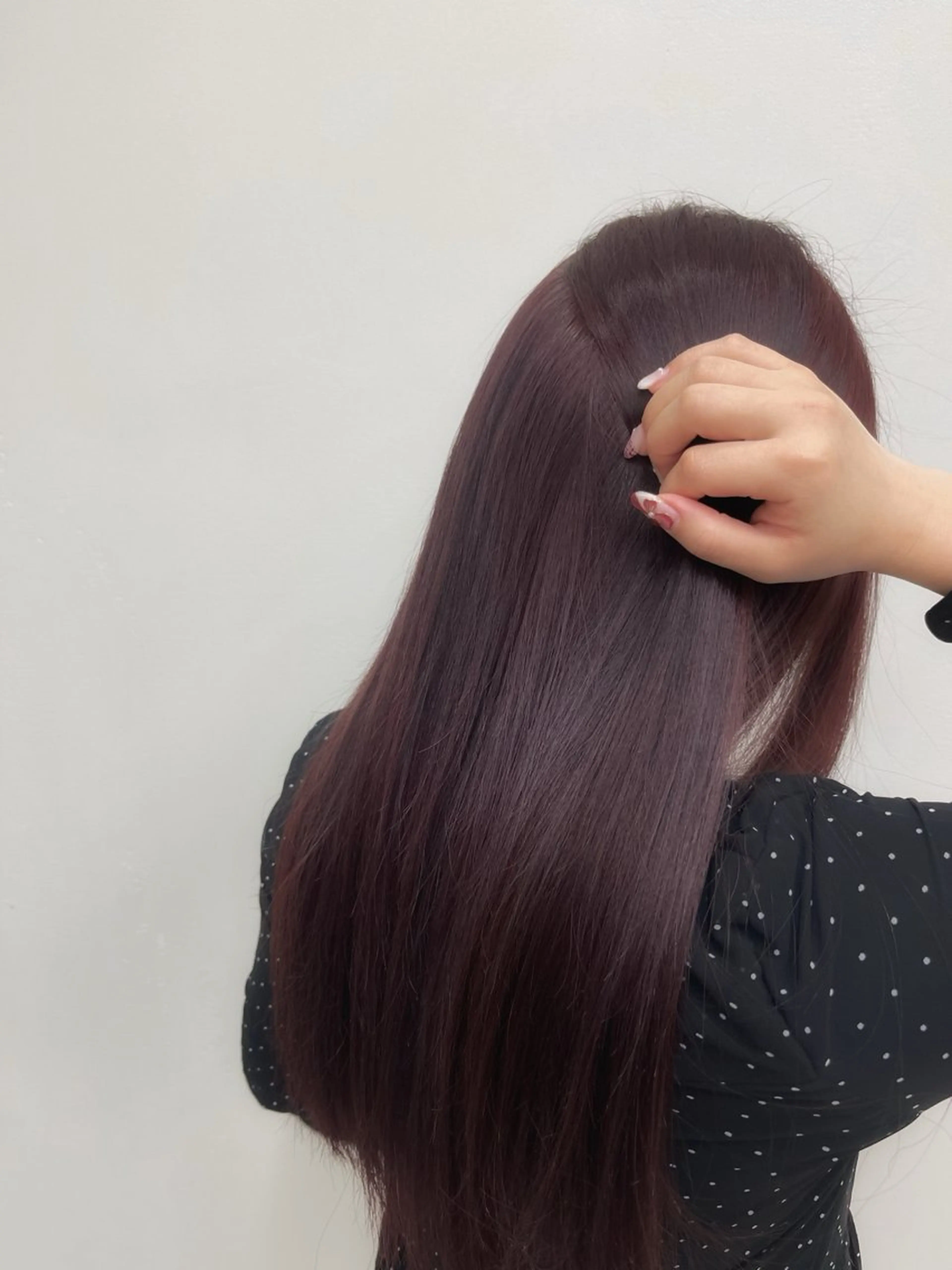 セミロング カラー ブリーチ ボルドーカラー ブリーチなしカラー ヘアカラー 透明感カラー⭐️ Takumaのヘアスタイル