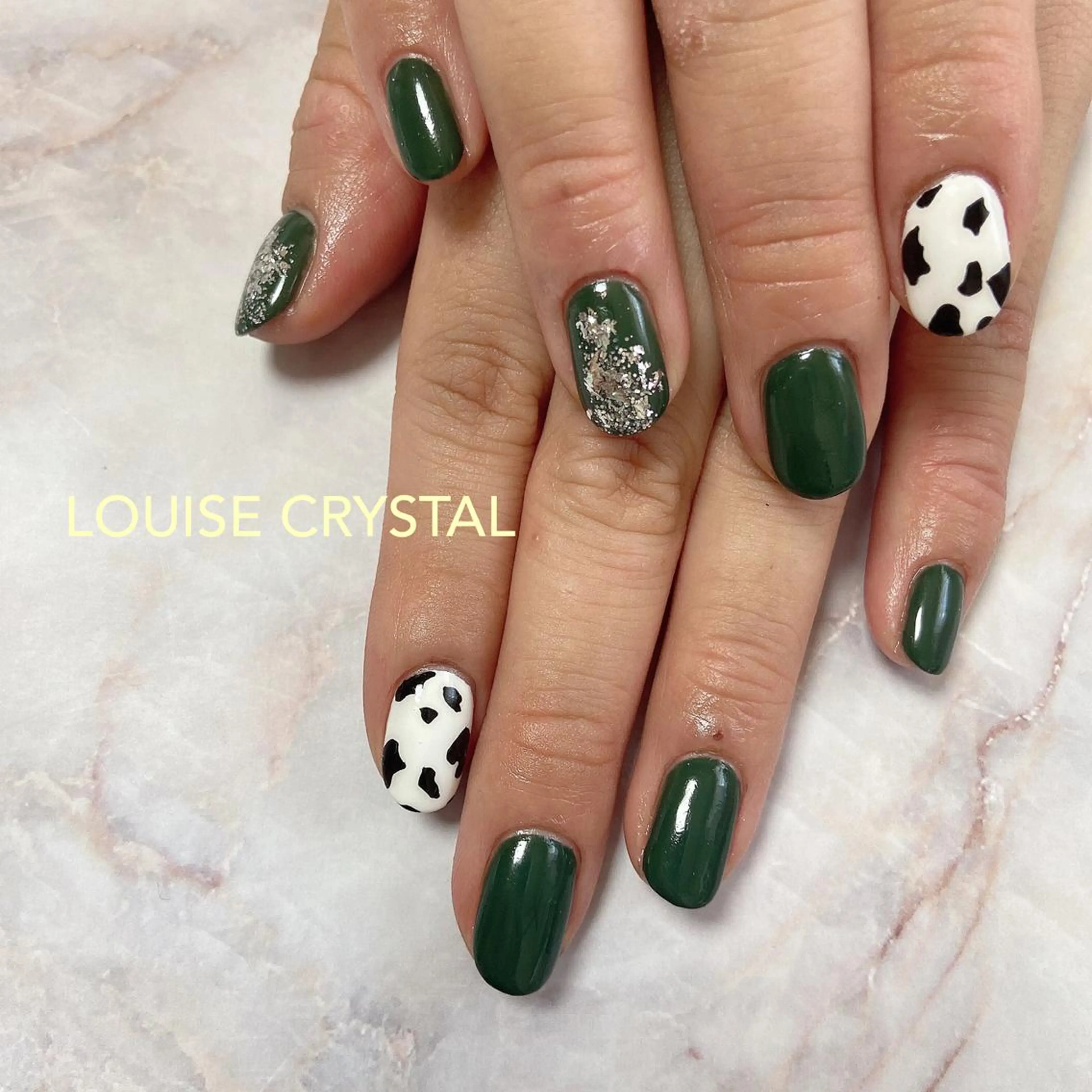 ネイル グリーン ハンドネイル LOUISE CRYSTALのネイルデザイン