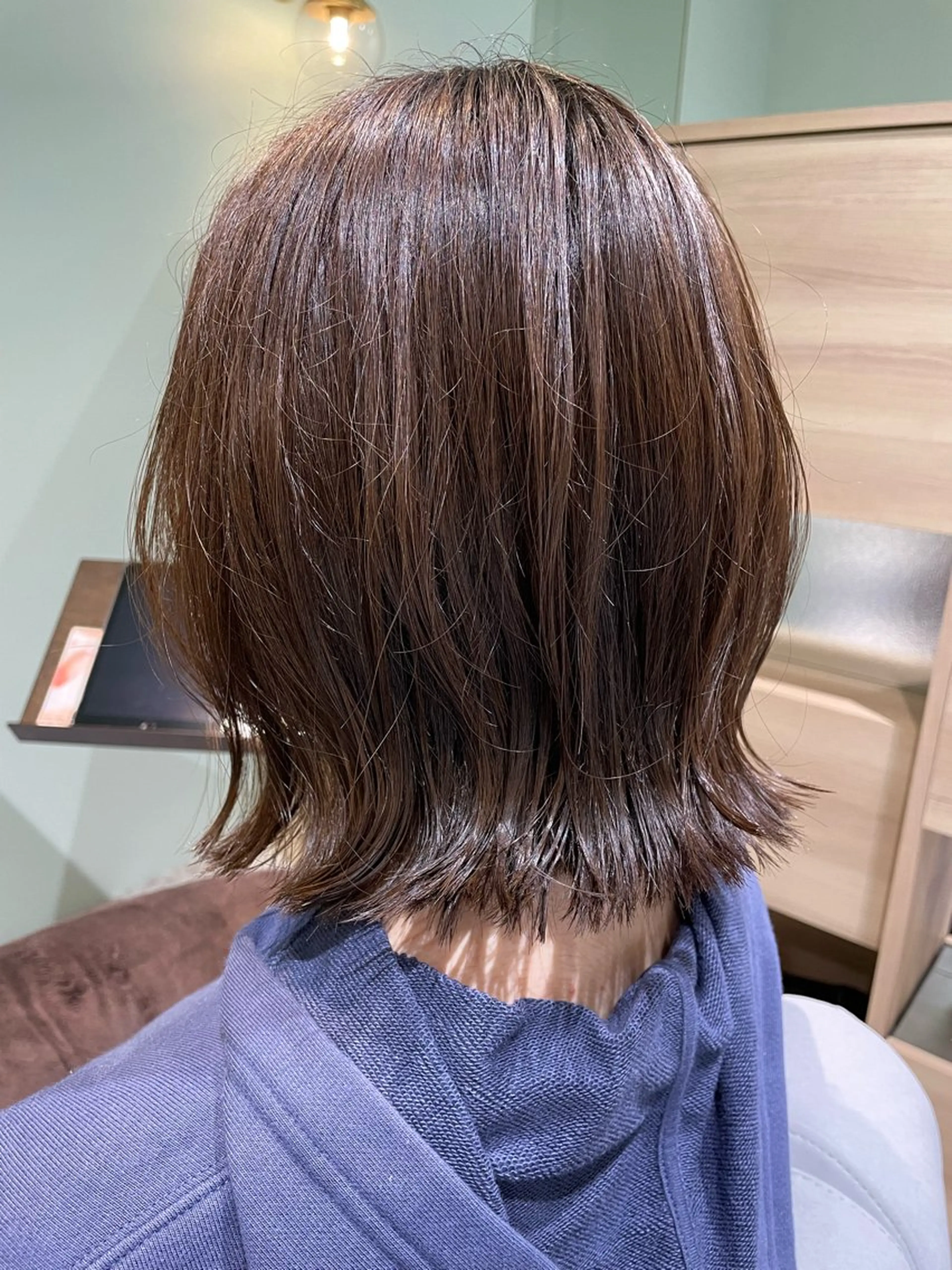 ミディアム カラー ハイライトカラー ハイライト 外ハネヘア カット ヘアカラー トリートメント Bob &髪質改善 NEMOTOのヘアスタイル