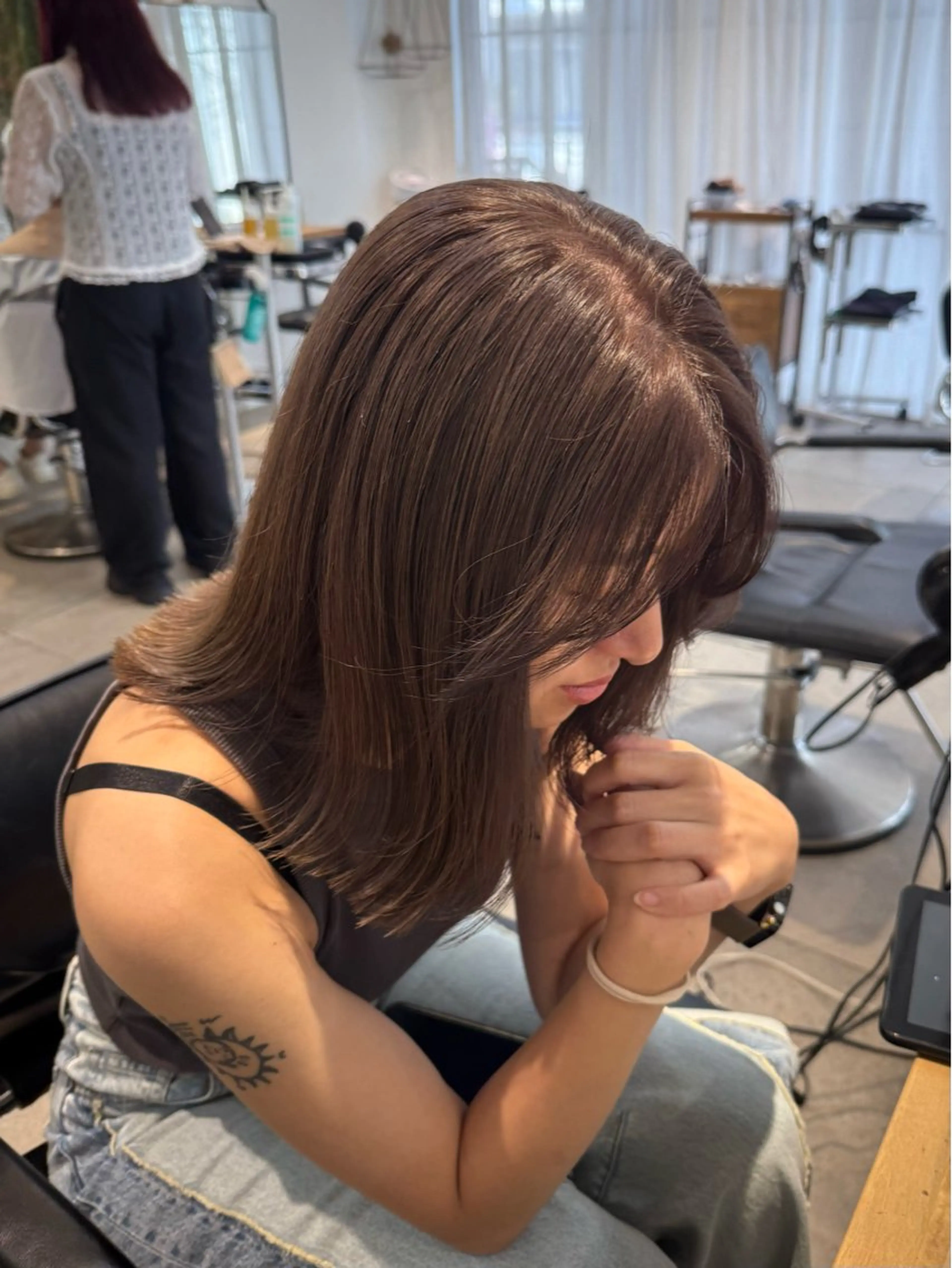 ミディアム カラー ミルクティー× グレージュMOMOのヘアスタイル